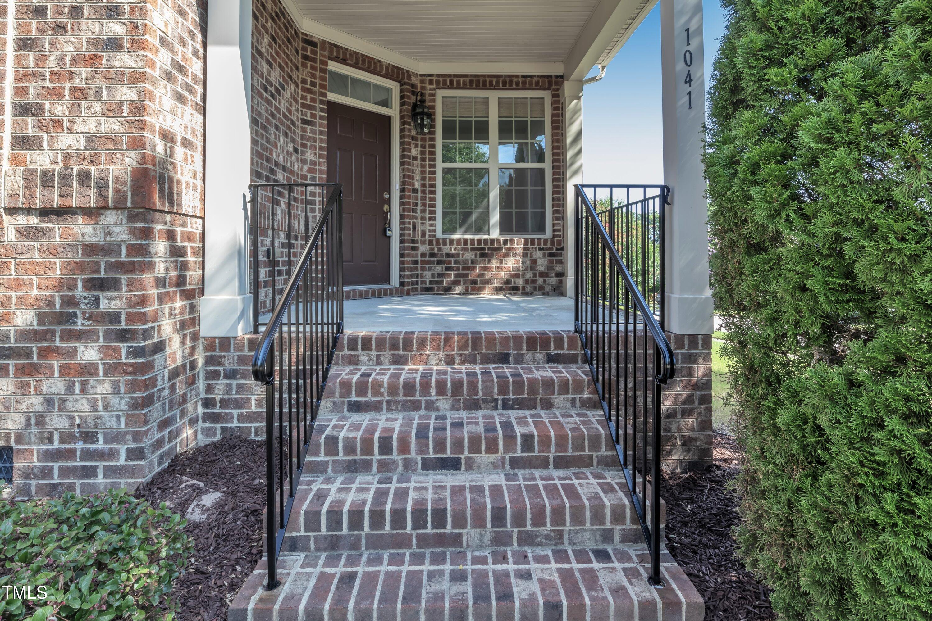 1041 Pueblo Ridge Place