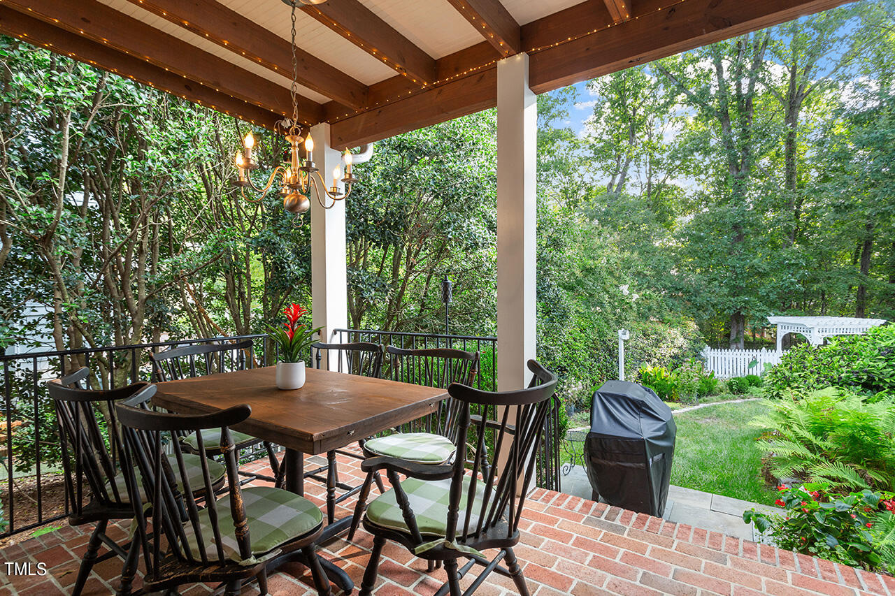 8916 Lindenshire Road