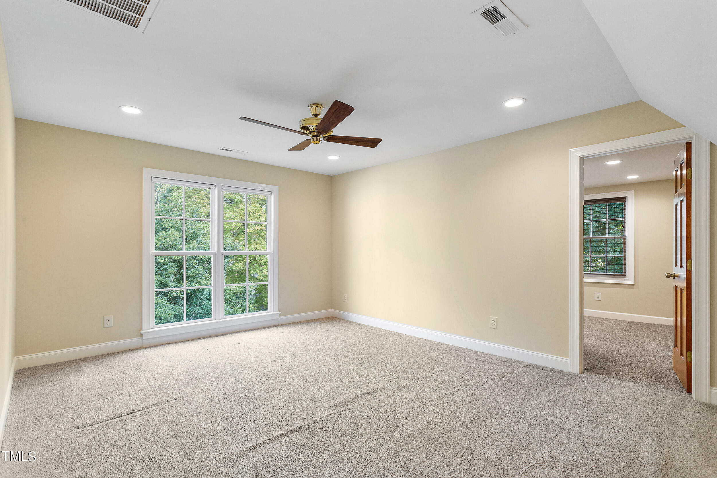 8916 Lindenshire Road