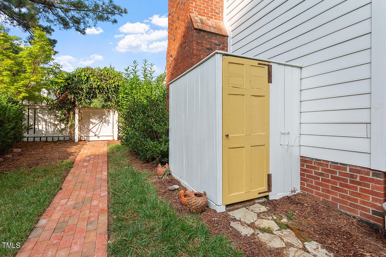 8916 Lindenshire Road