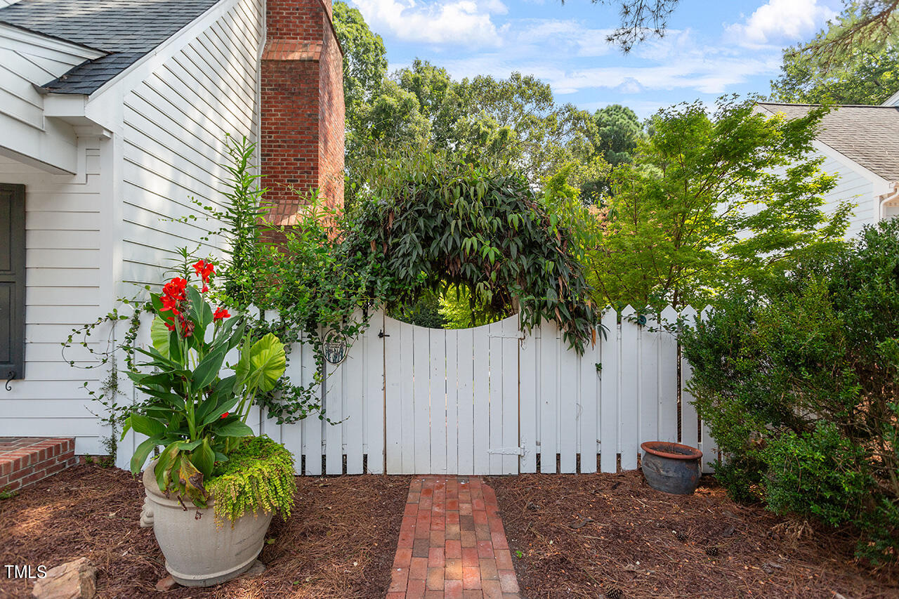 8916 Lindenshire Road