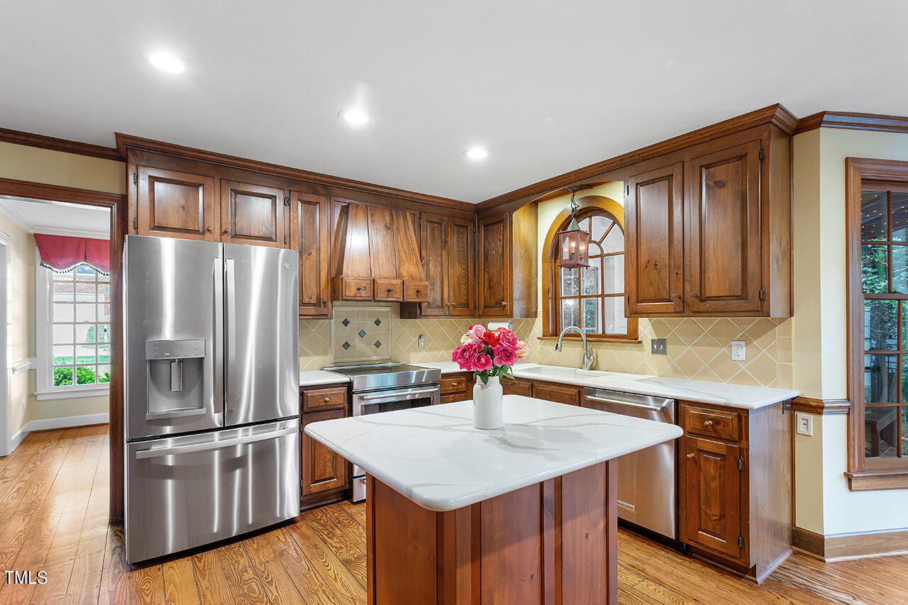 8916 Lindenshire Road