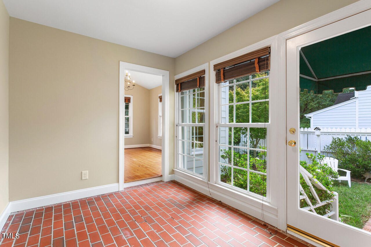 8916 Lindenshire Road