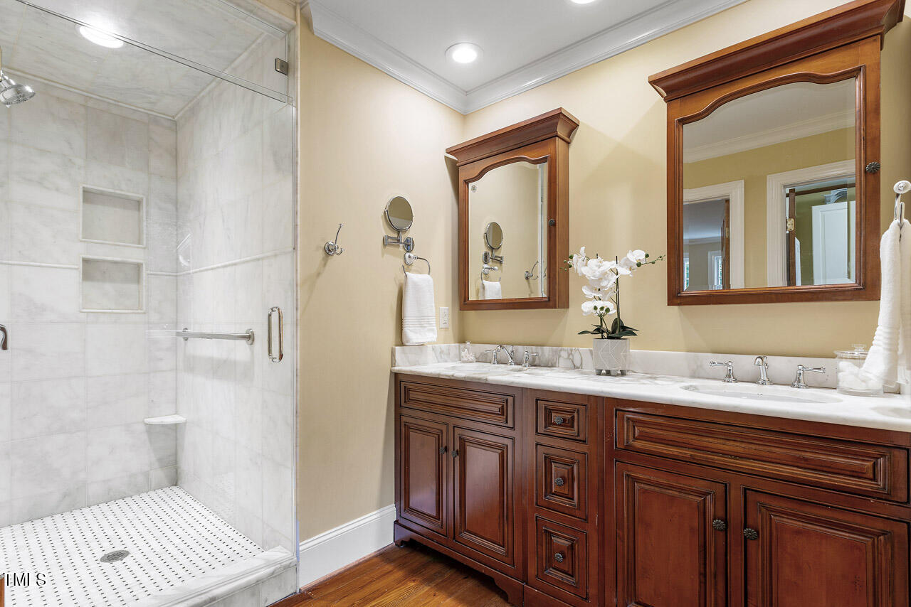 8916 Lindenshire Road