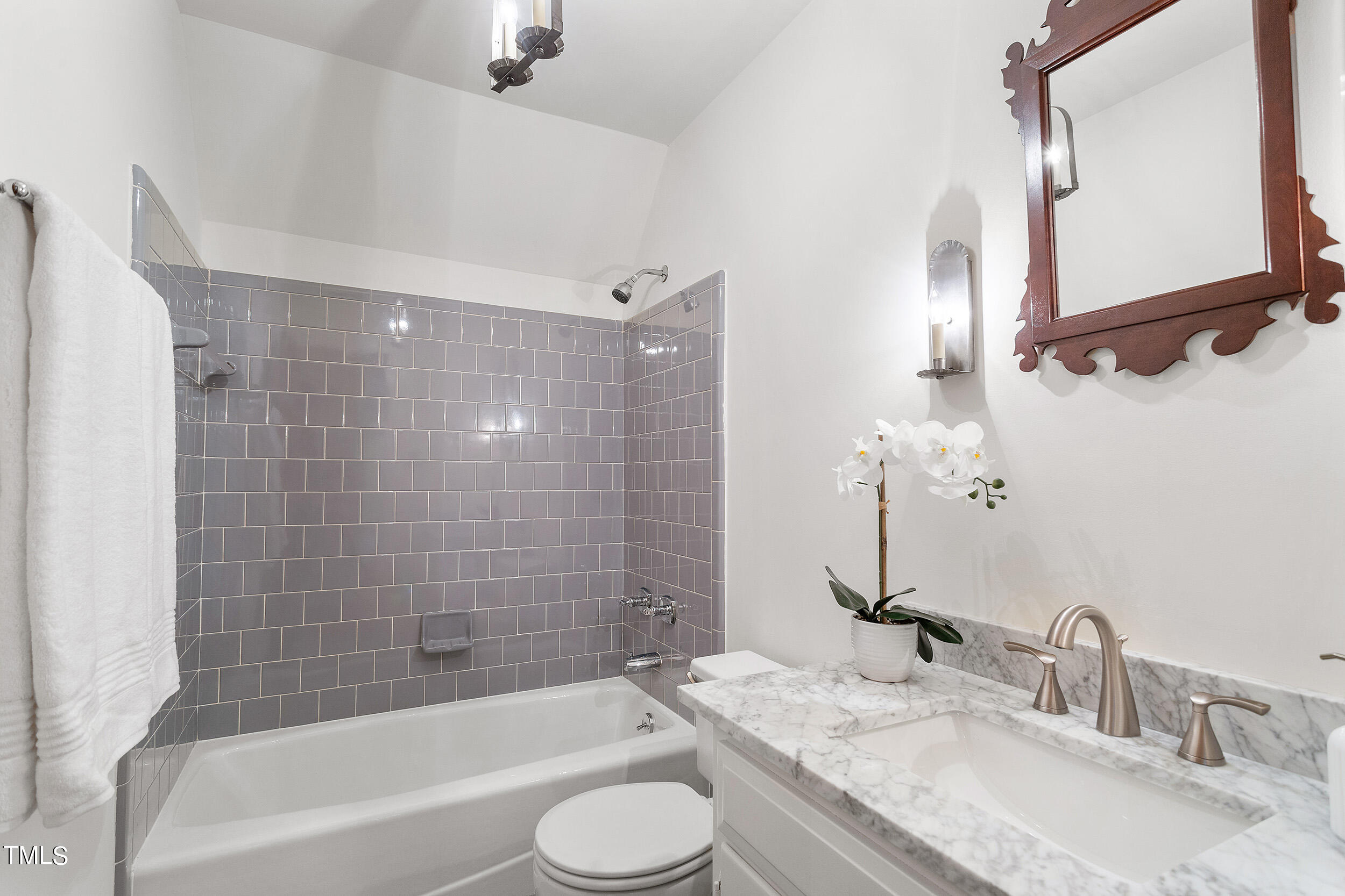 8916 Lindenshire Road