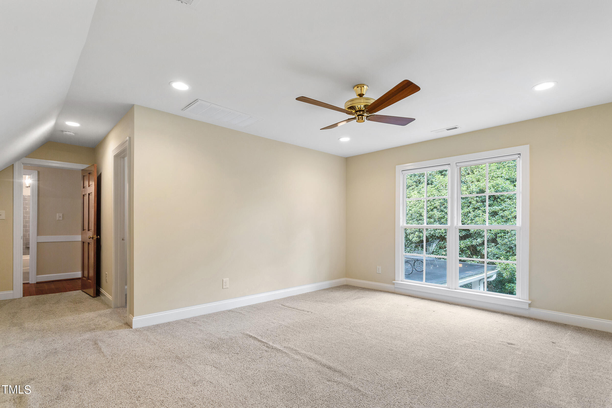 8916 Lindenshire Road