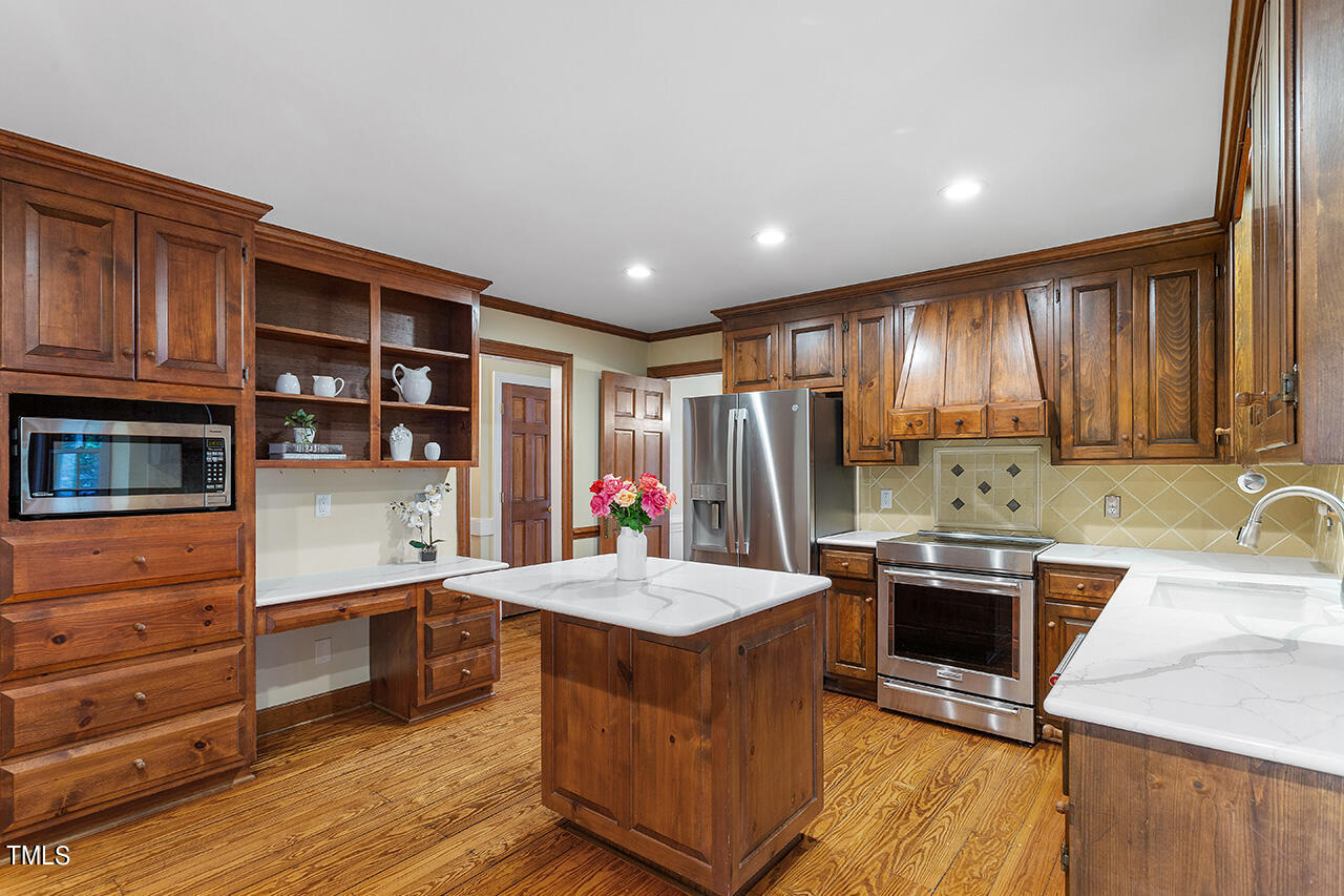 8916 Lindenshire Road