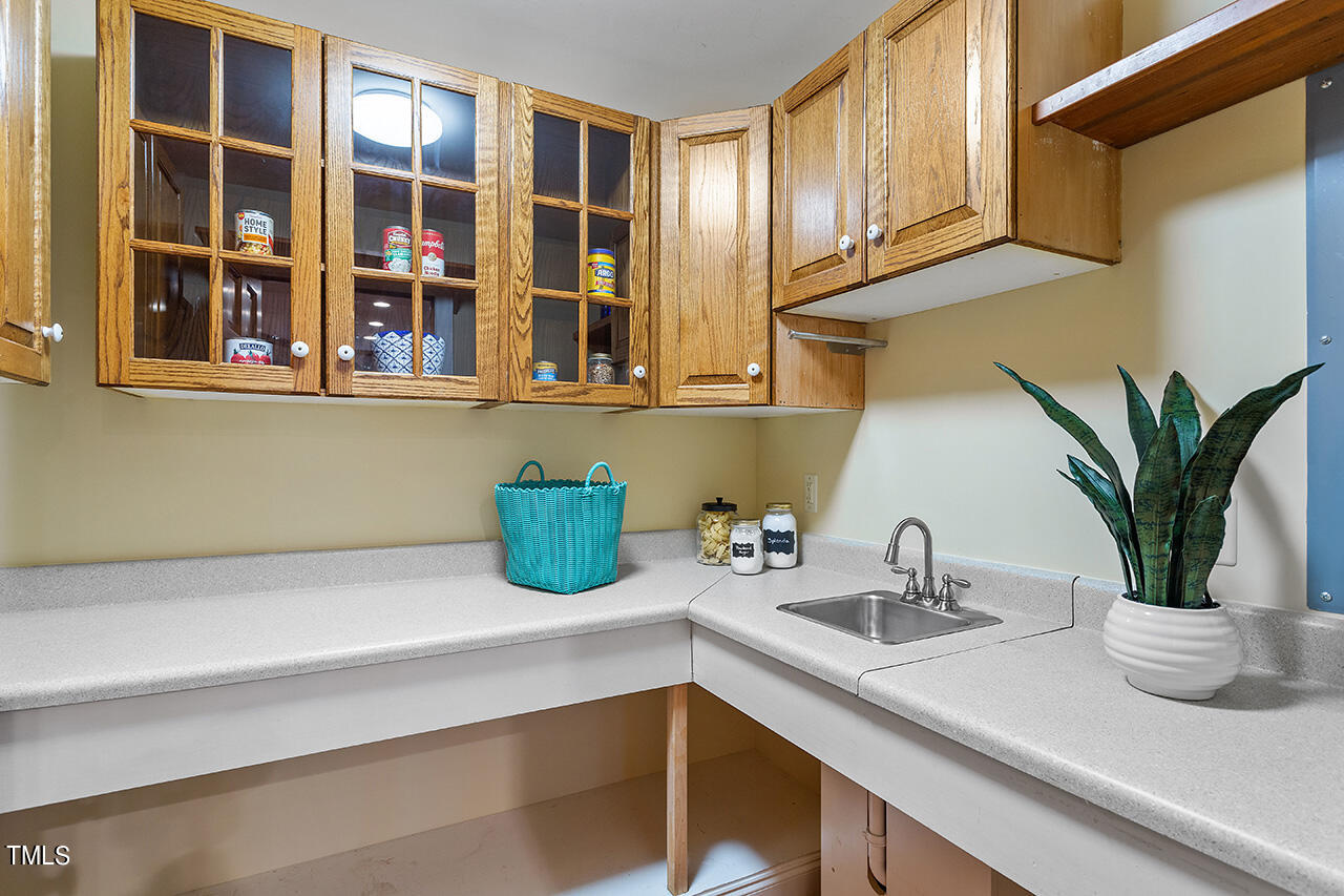 8916 Lindenshire Road