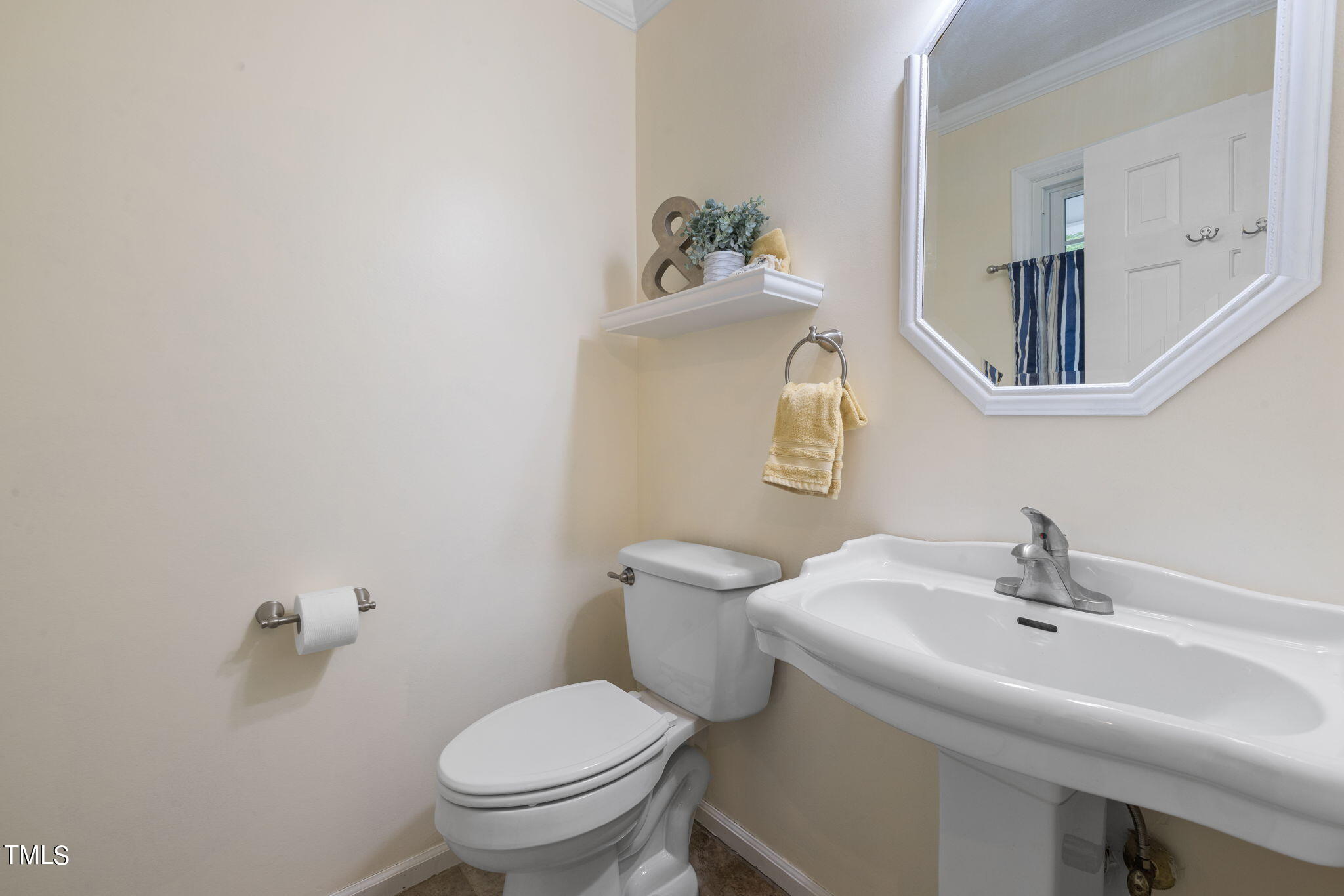 1112 Ashford Lane