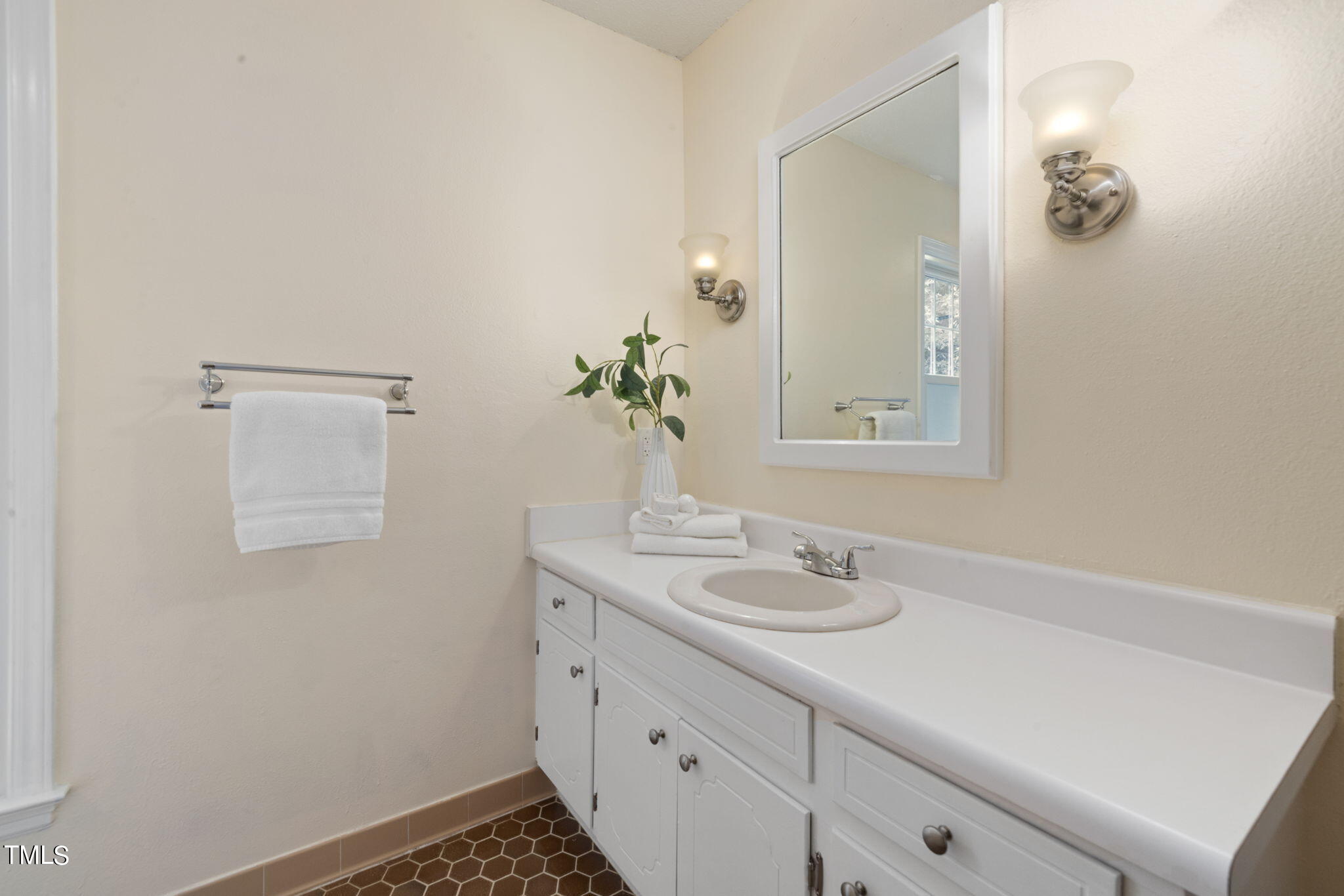 1112 Ashford Lane