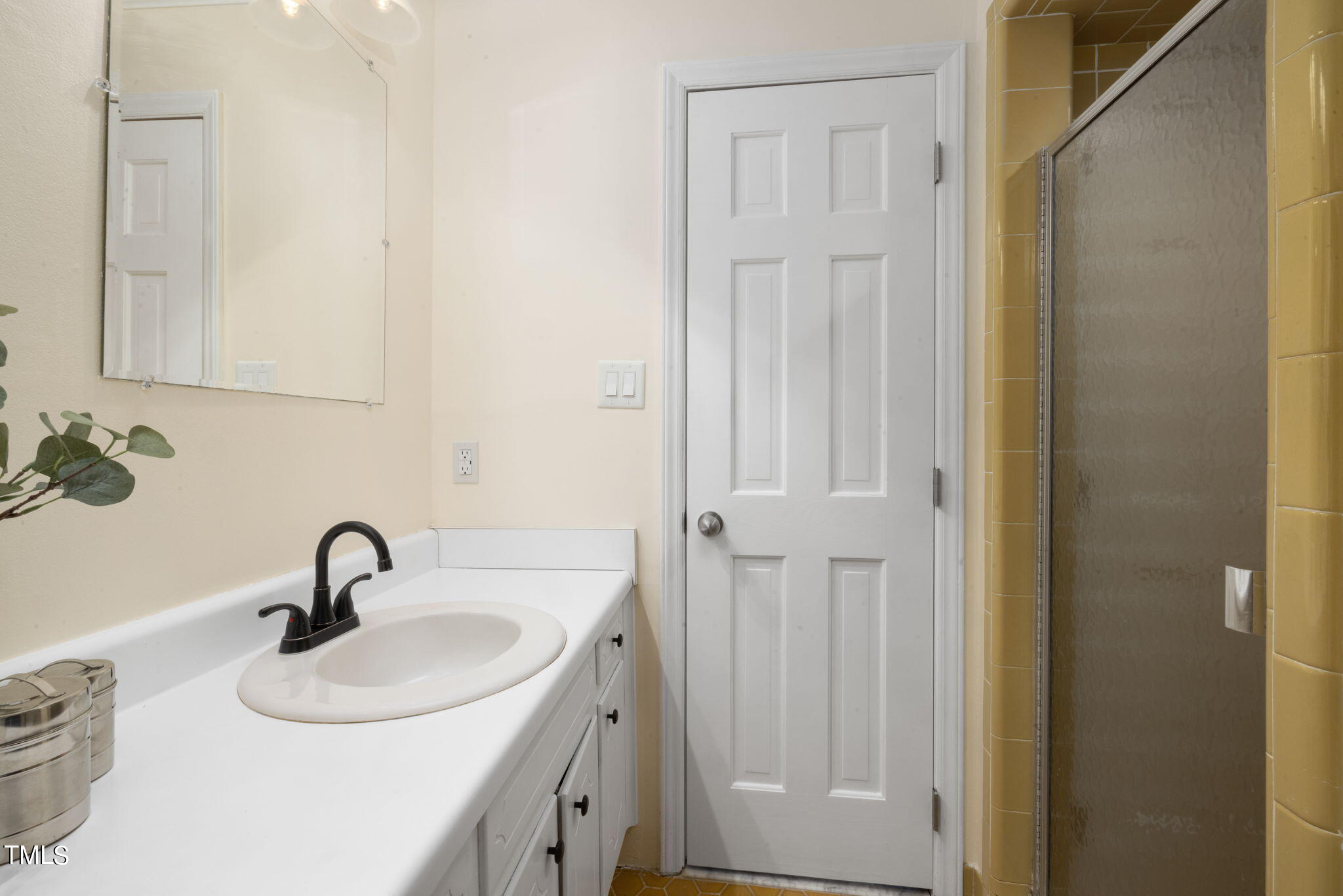 1112 Ashford Lane