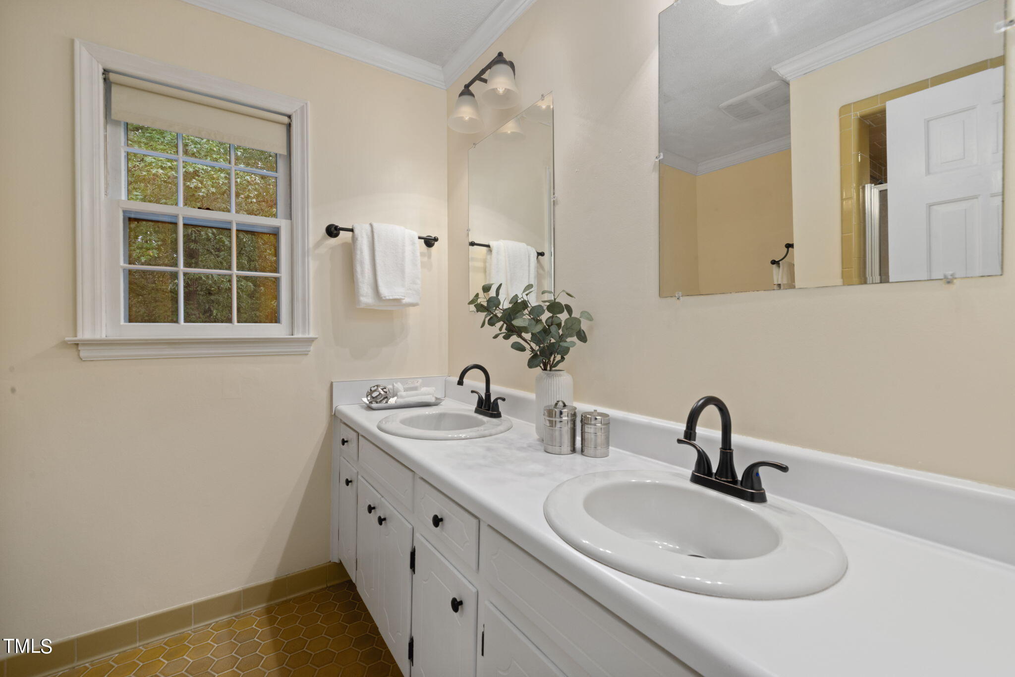 1112 Ashford Lane