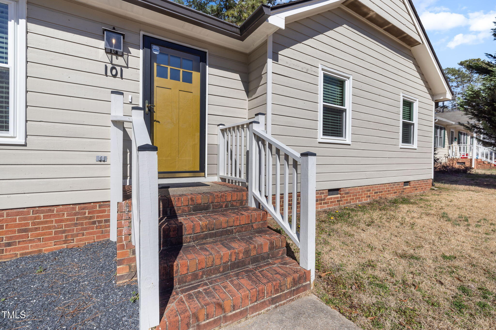 101 Longneedle Court