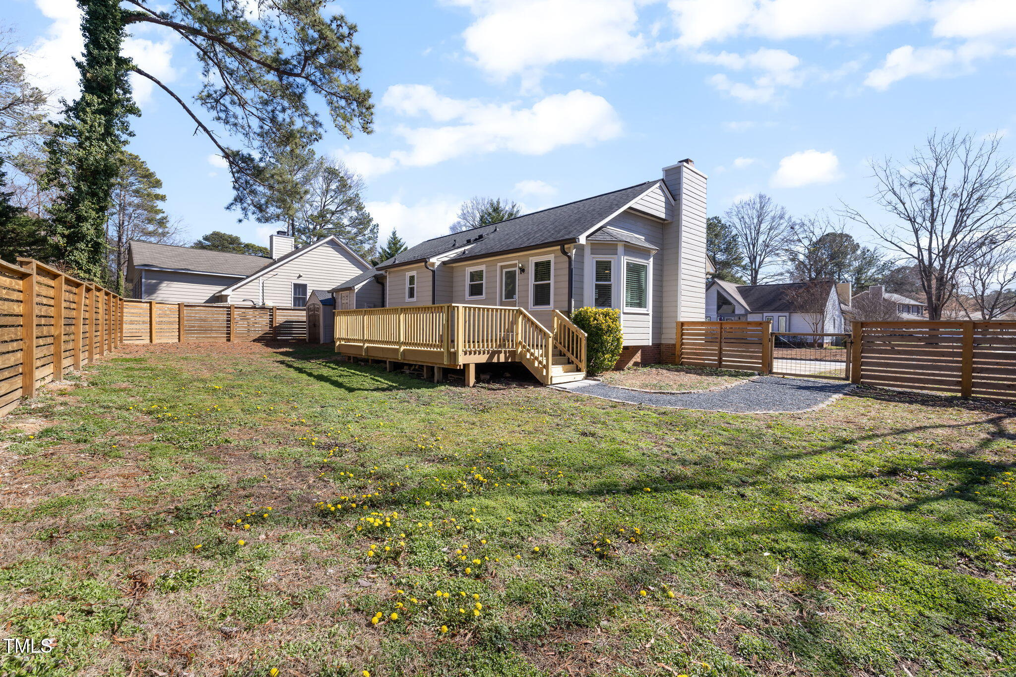 101 Longneedle Court