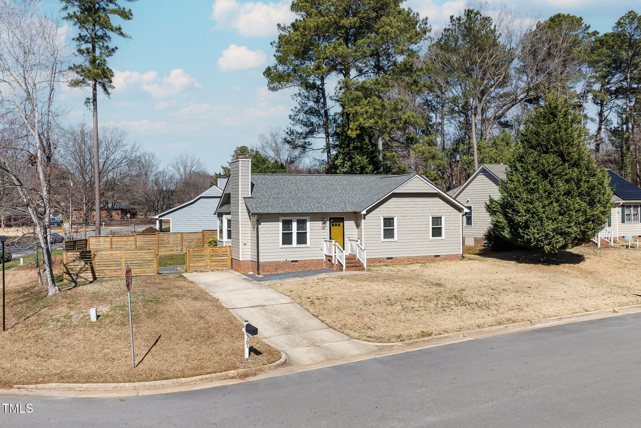 101 Longneedle Court