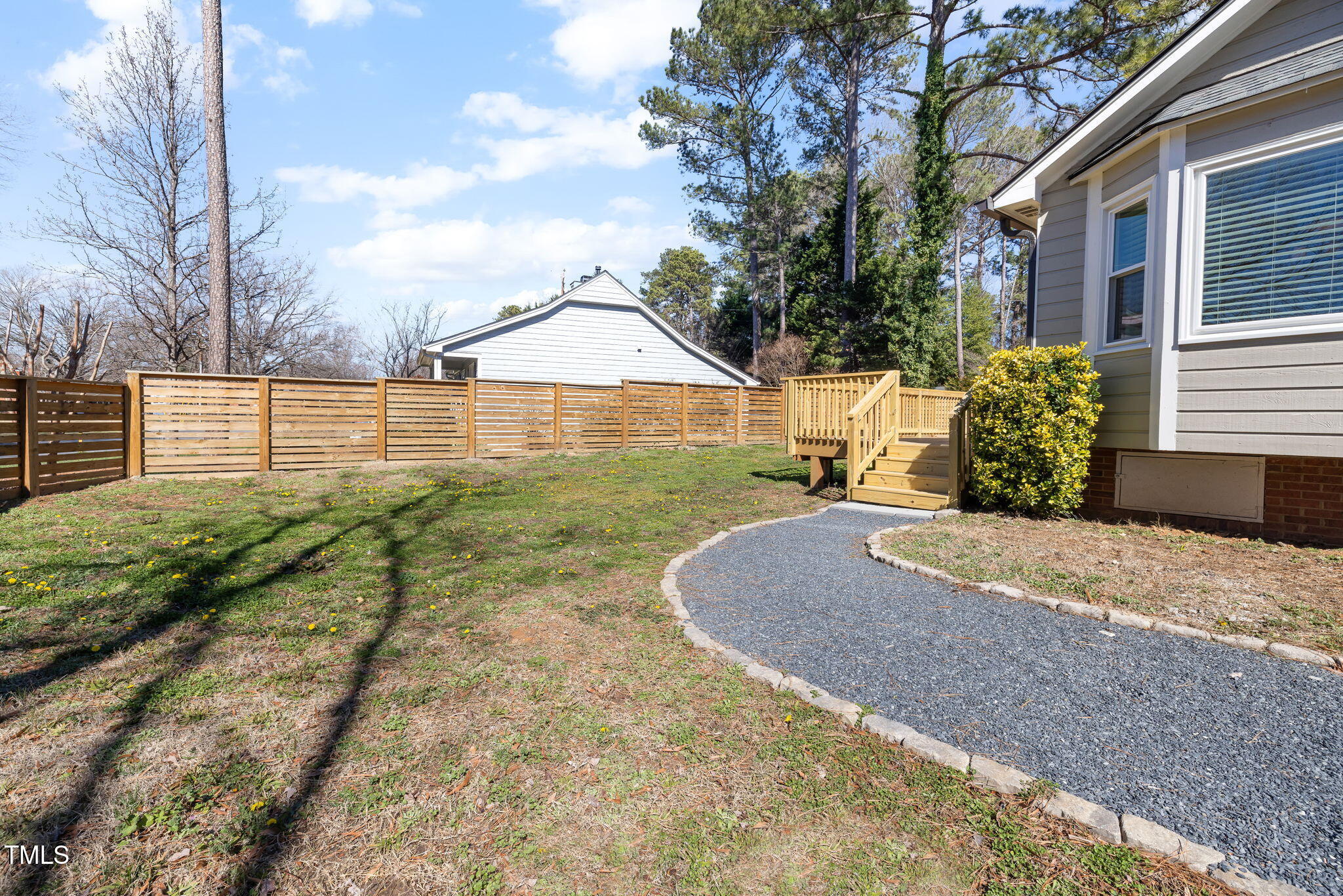 101 Longneedle Court