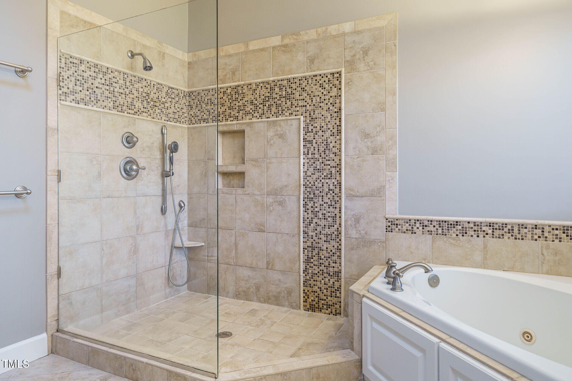 5508 Lake Edge Drive