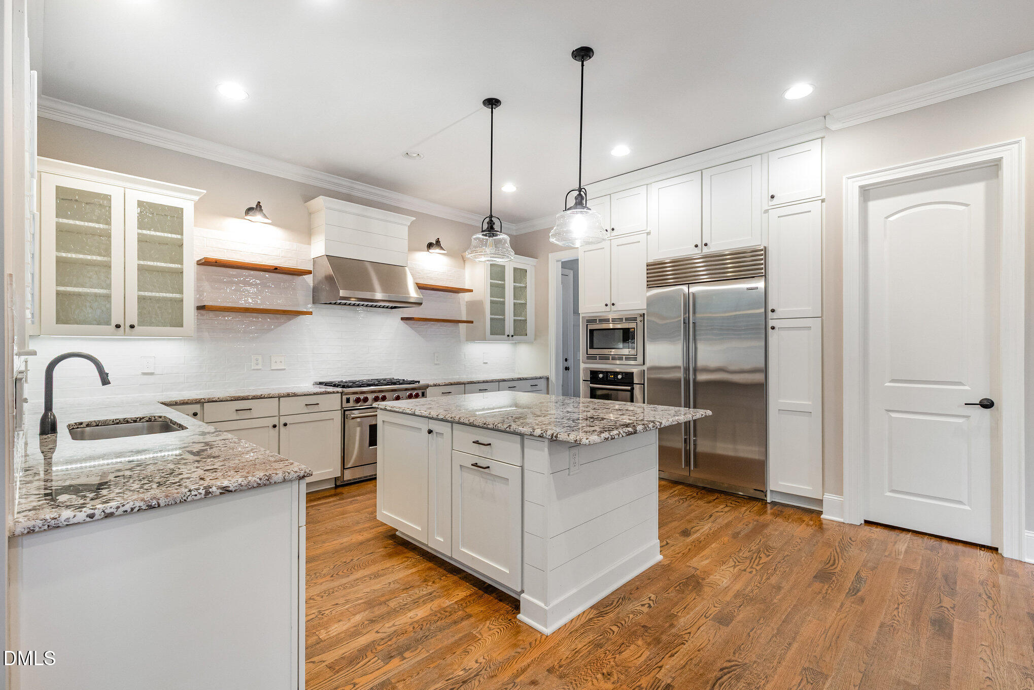 5112 Pomfret Point