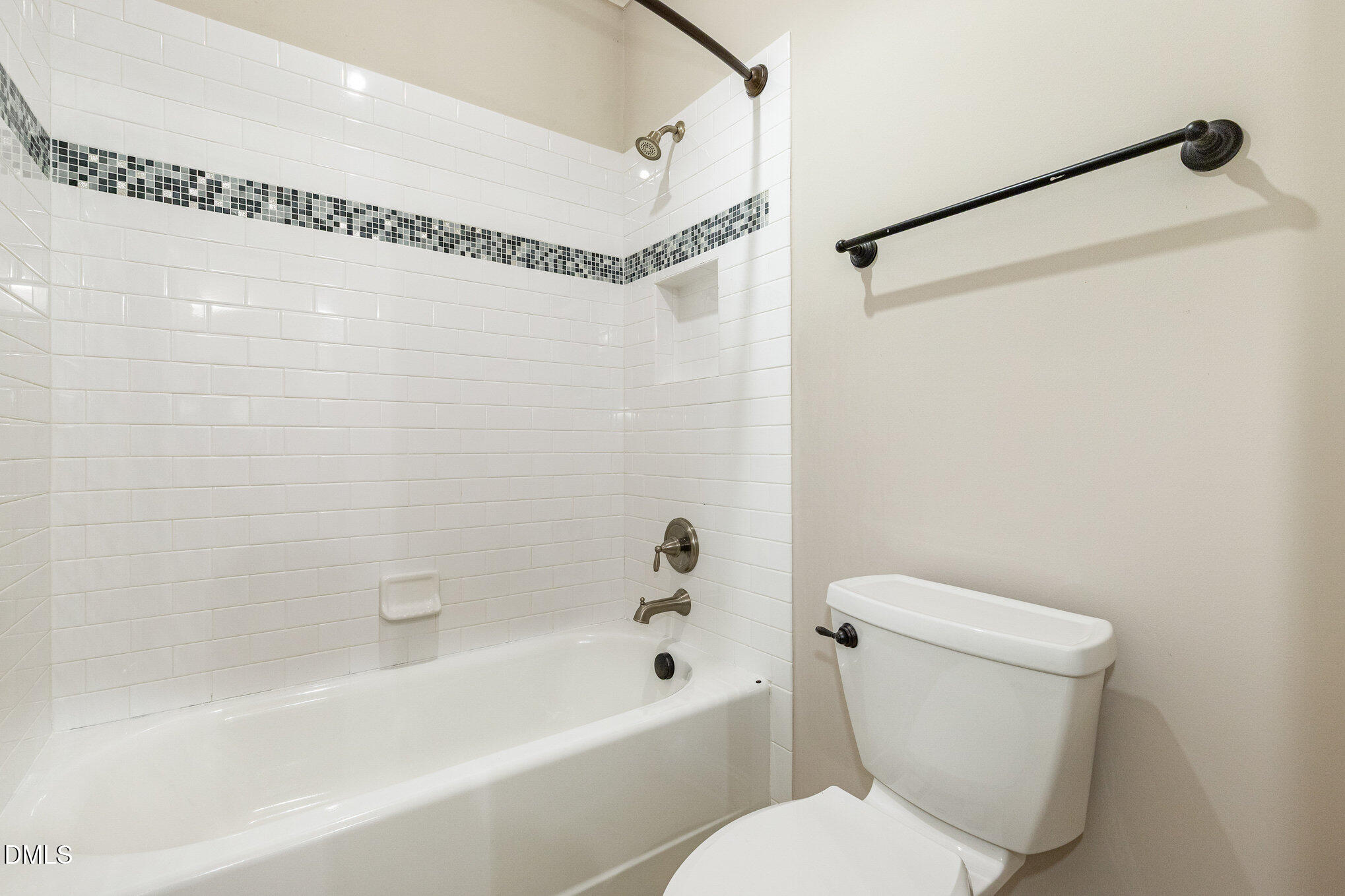 5112 Pomfret Point