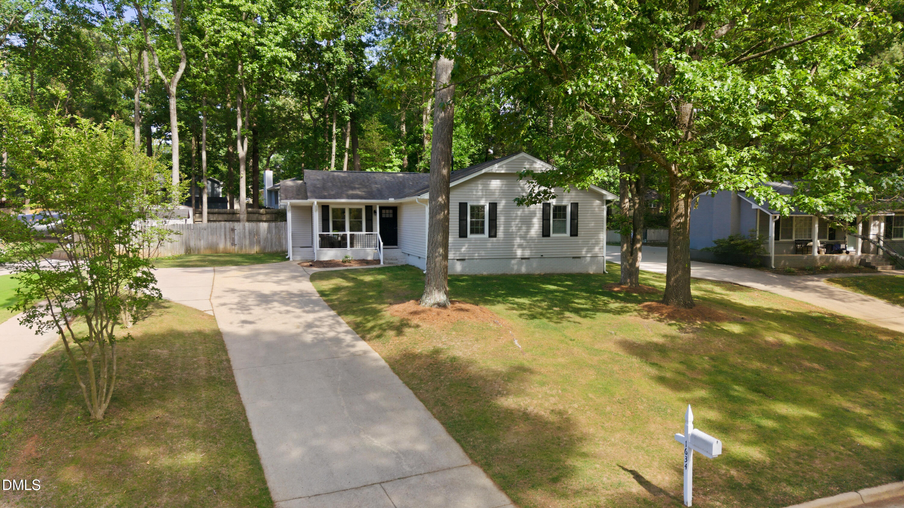 1634 Glengarry Drive
