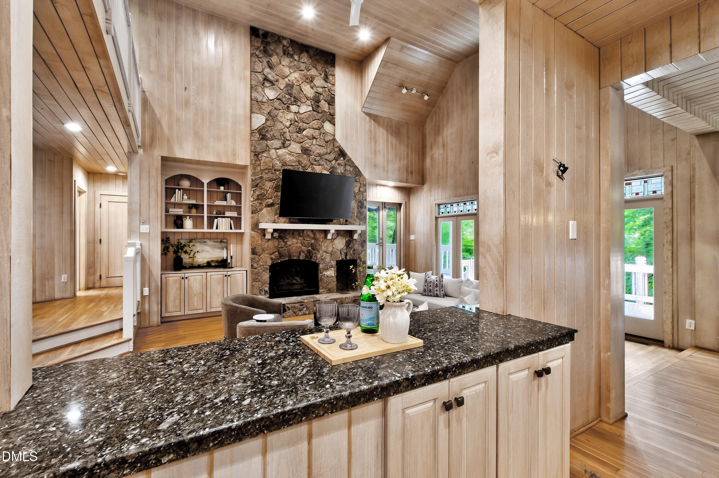7036 Sirius Lane