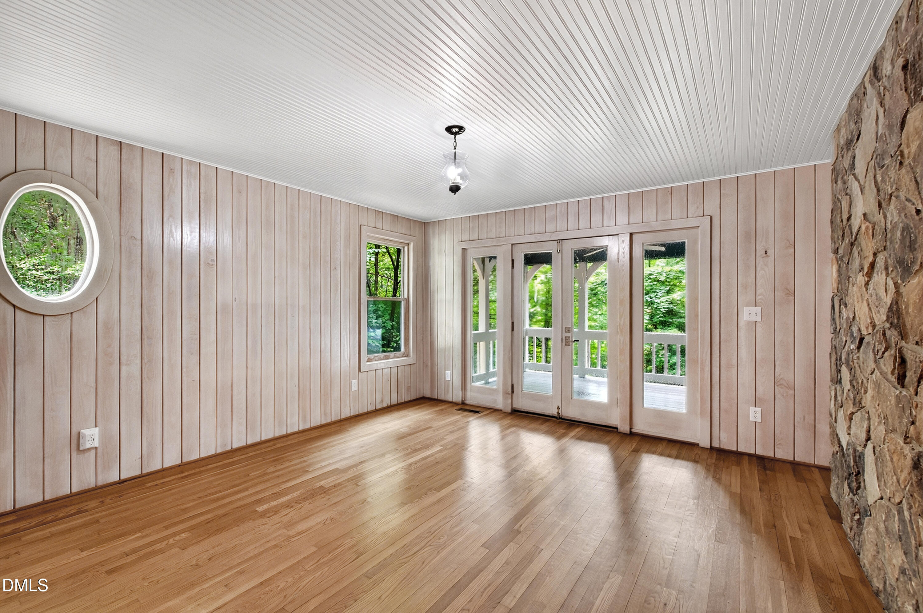 7036 Sirius Lane