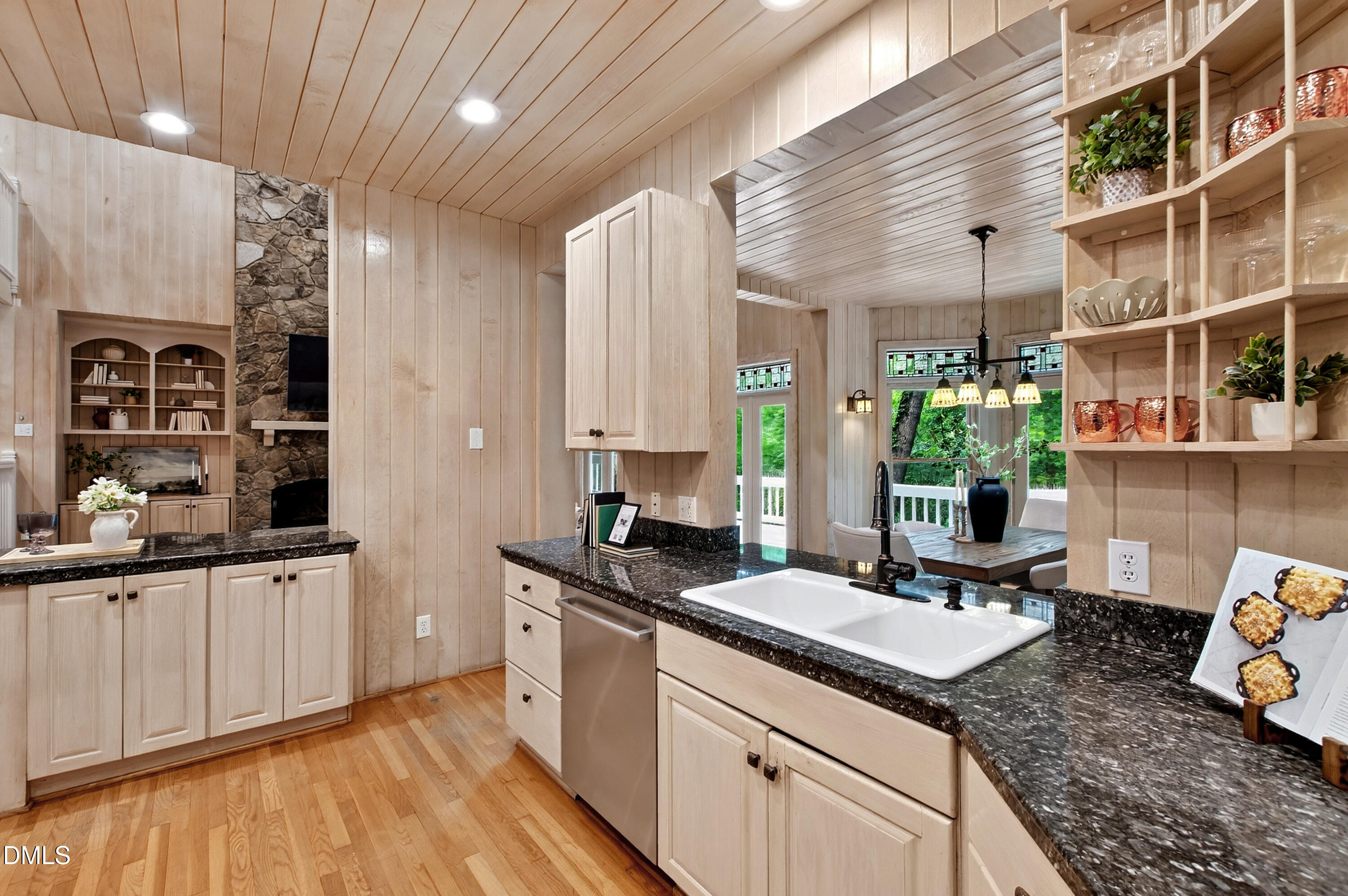 7036 Sirius Lane