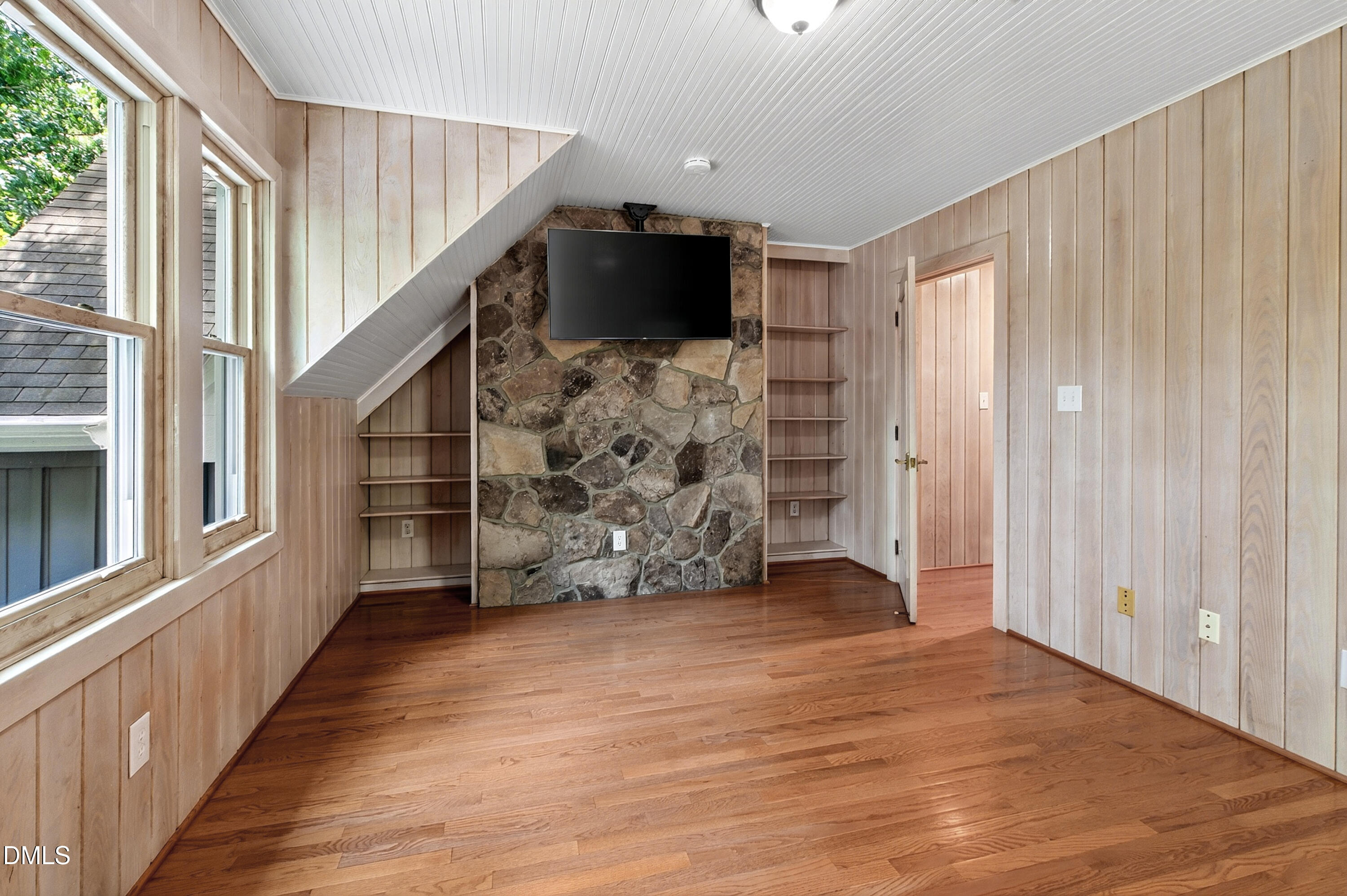7036 Sirius Lane
