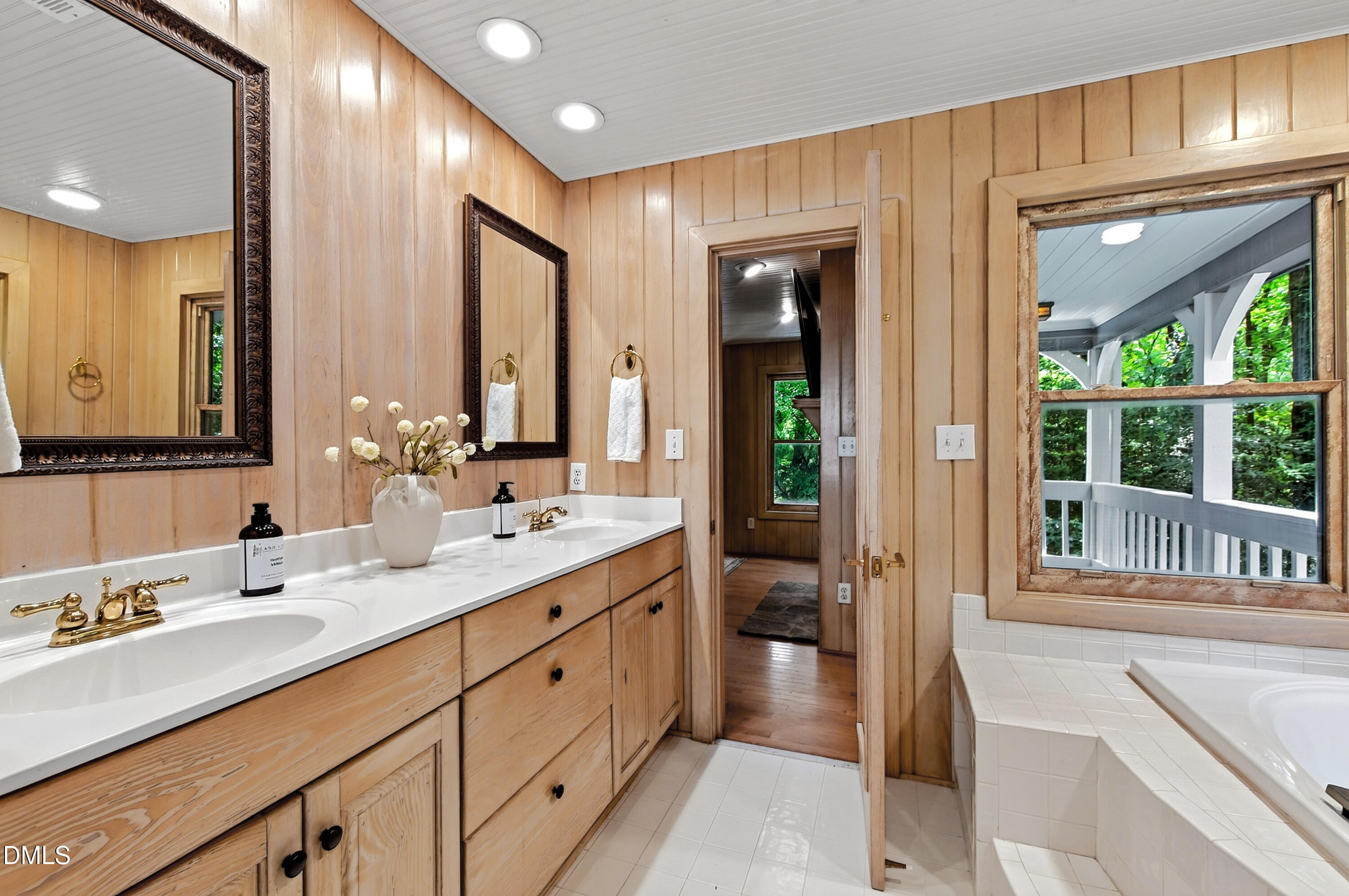 7036 Sirius Lane