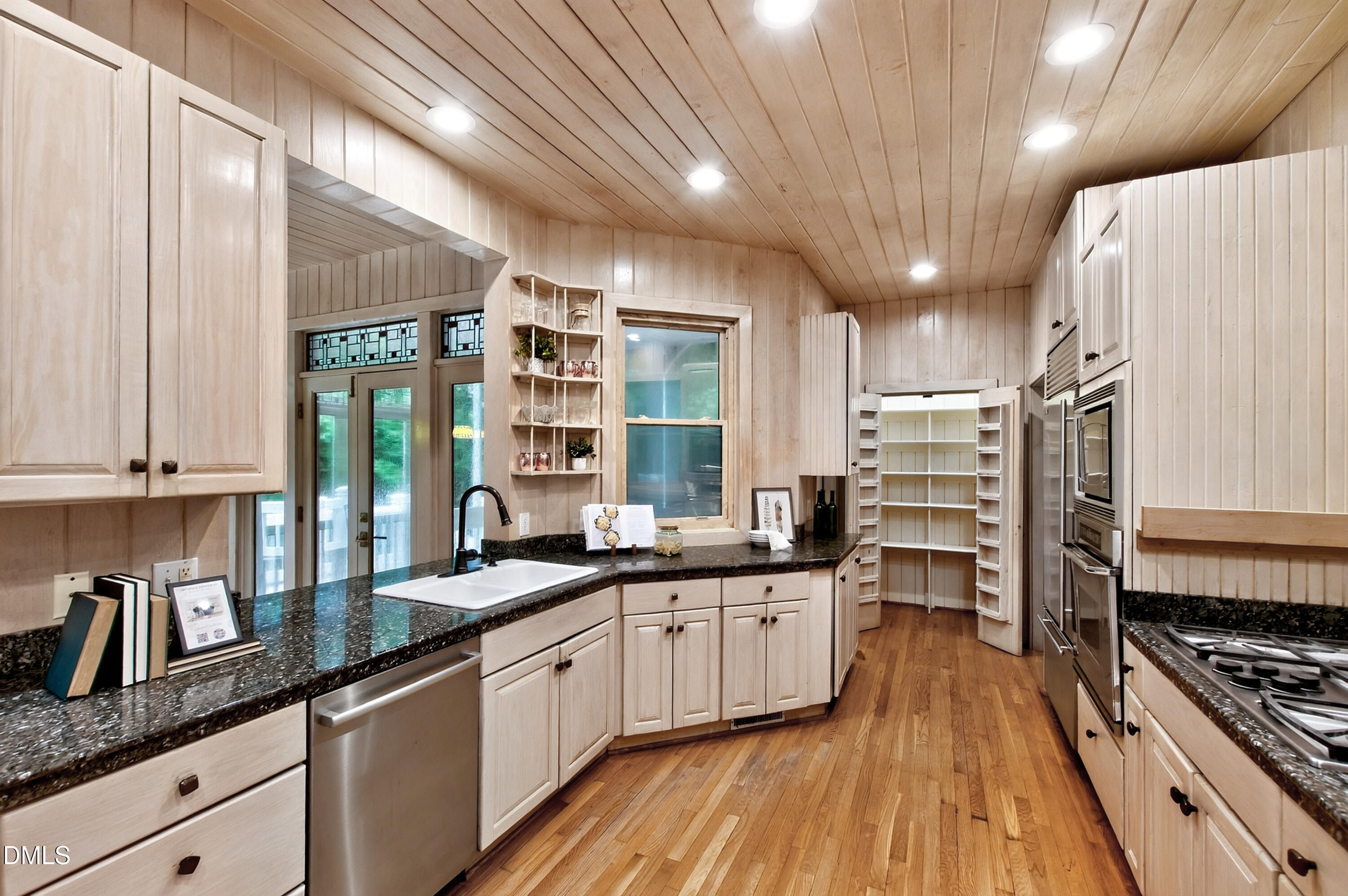 7036 Sirius Lane
