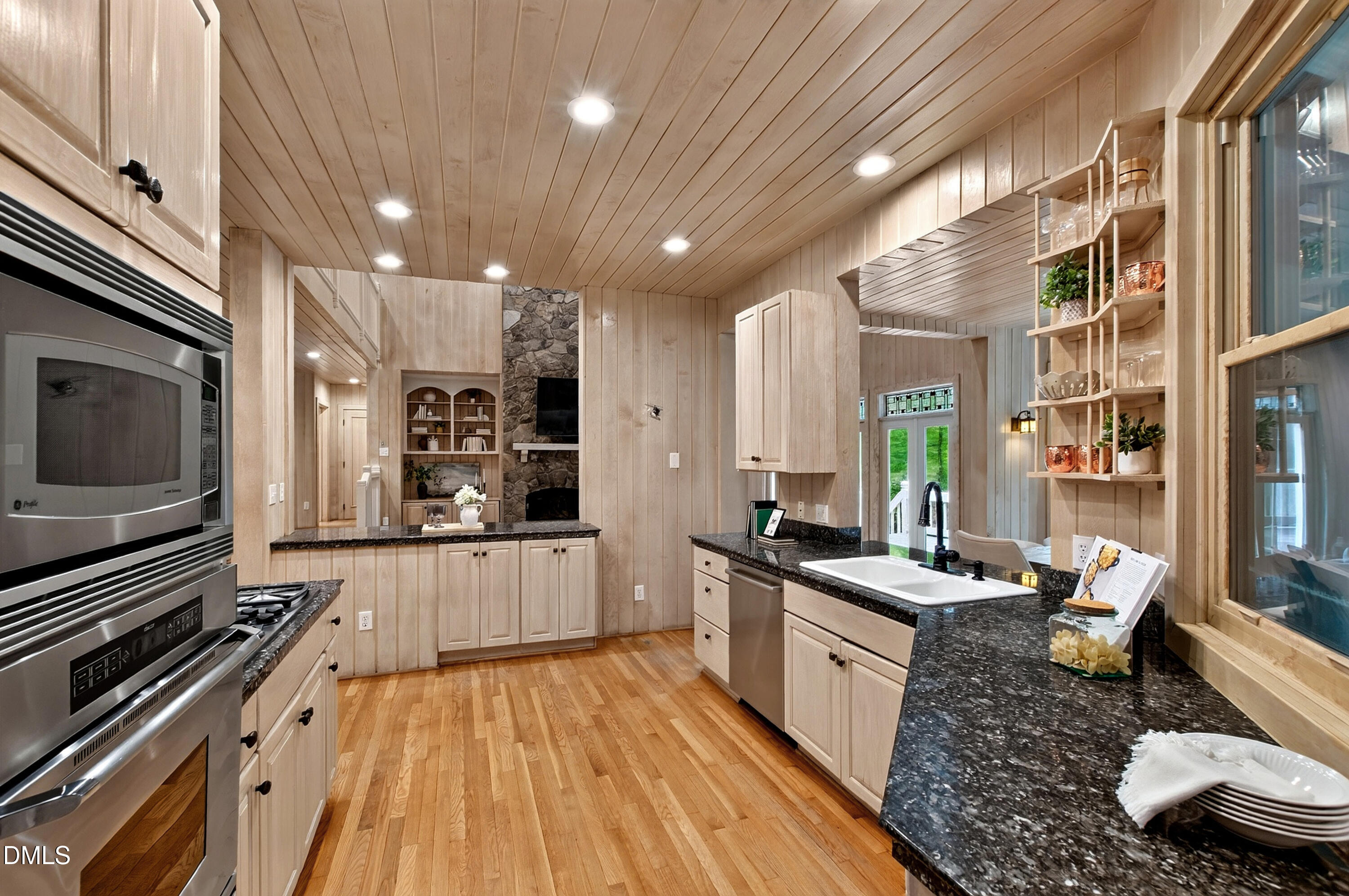 7036 Sirius Lane