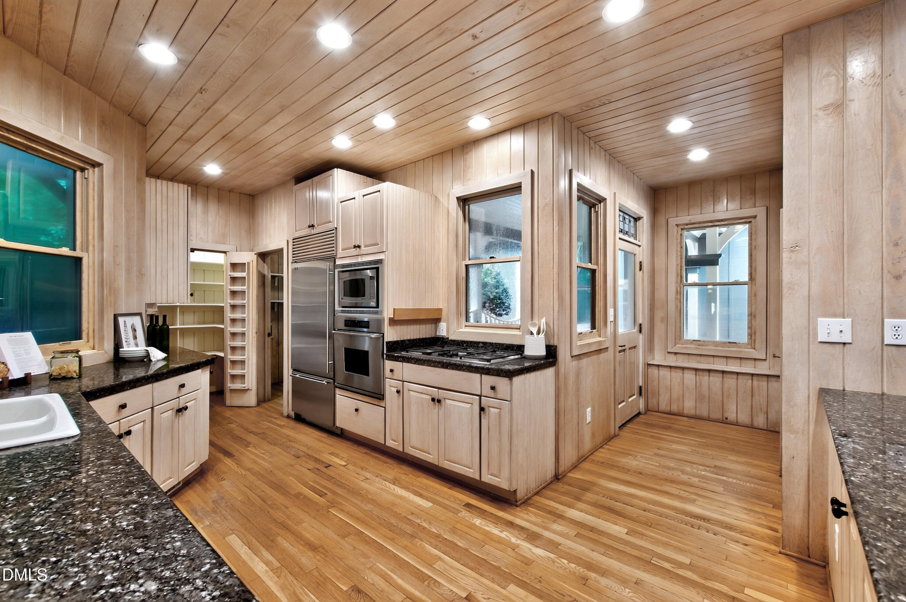 7036 Sirius Lane