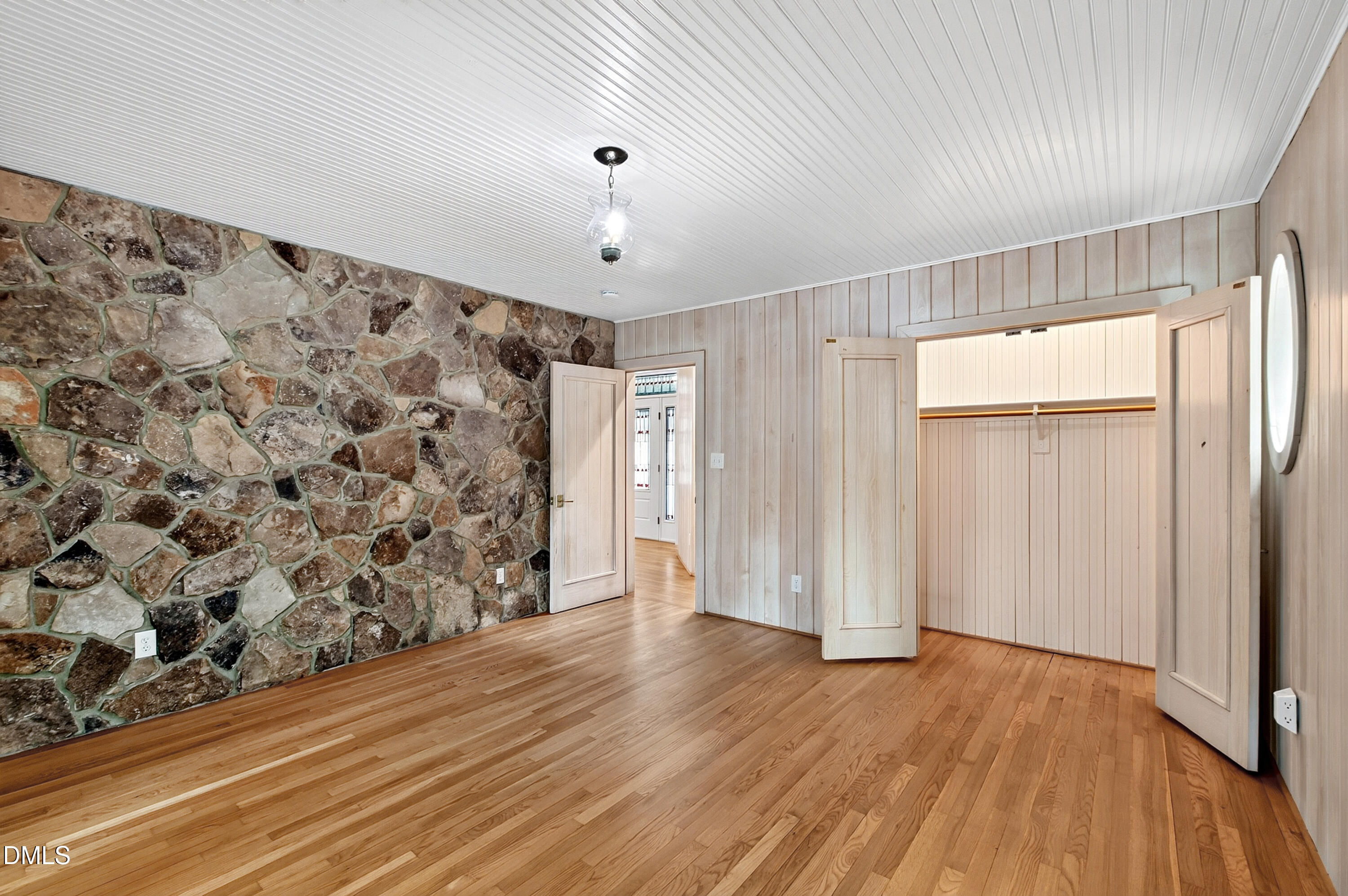 7036 Sirius Lane