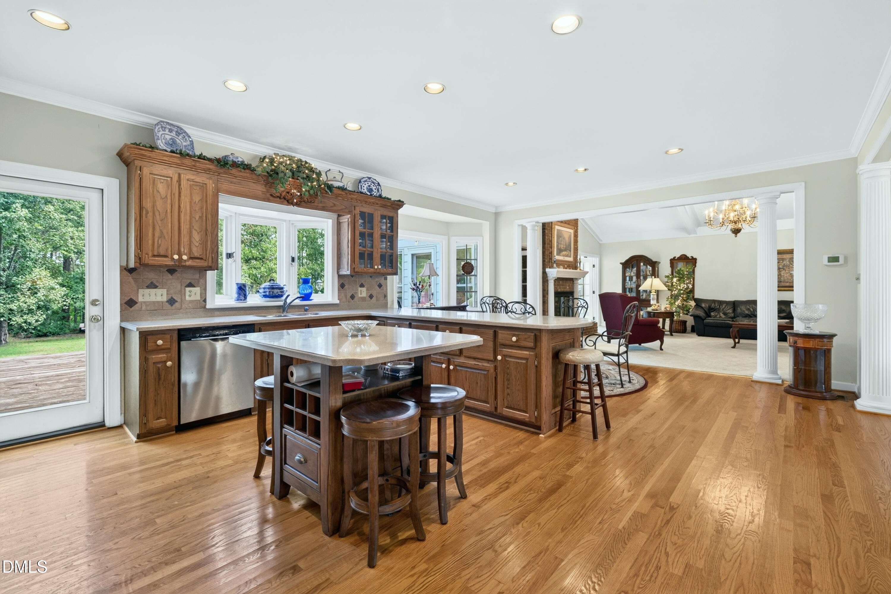 606 Country Lane