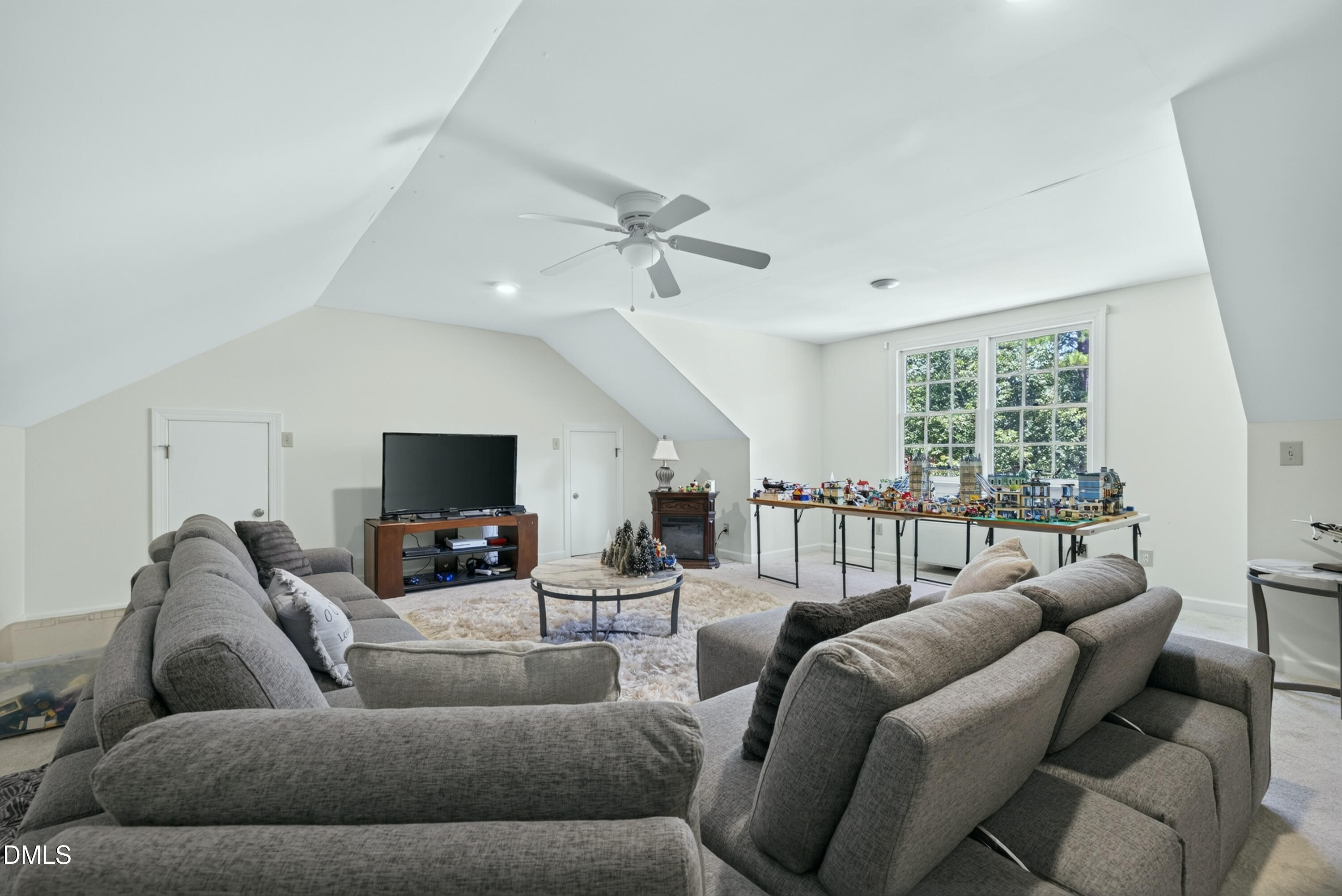 606 Country Lane