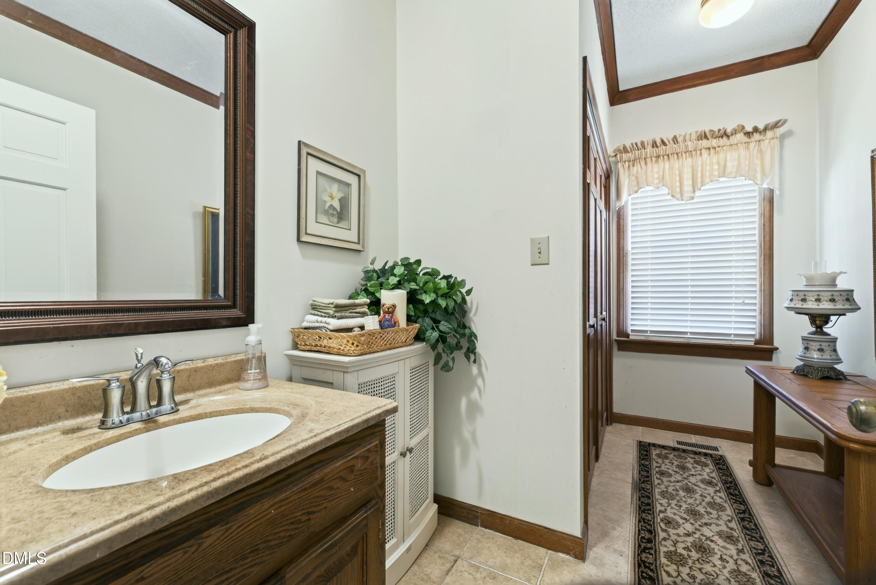 606 Country Lane