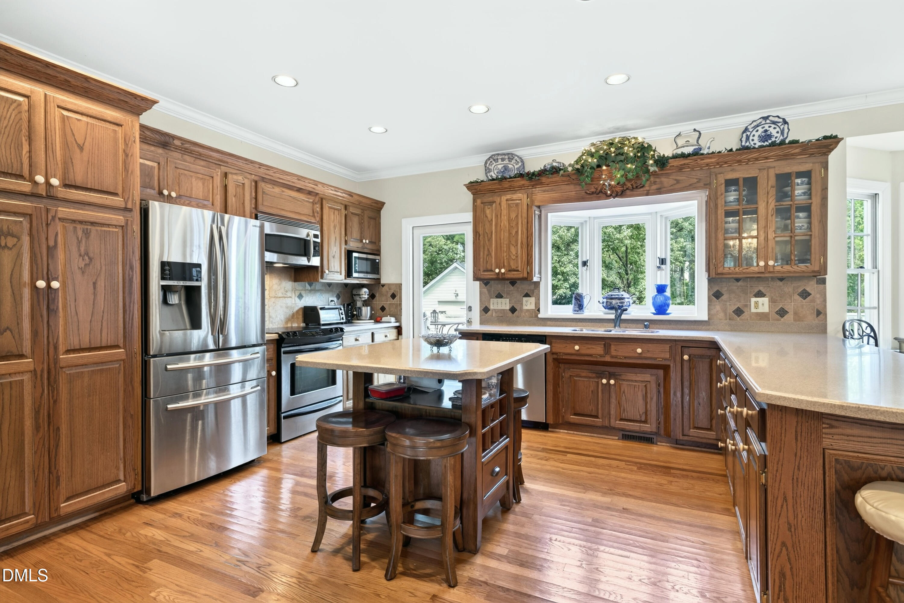 606 Country Lane