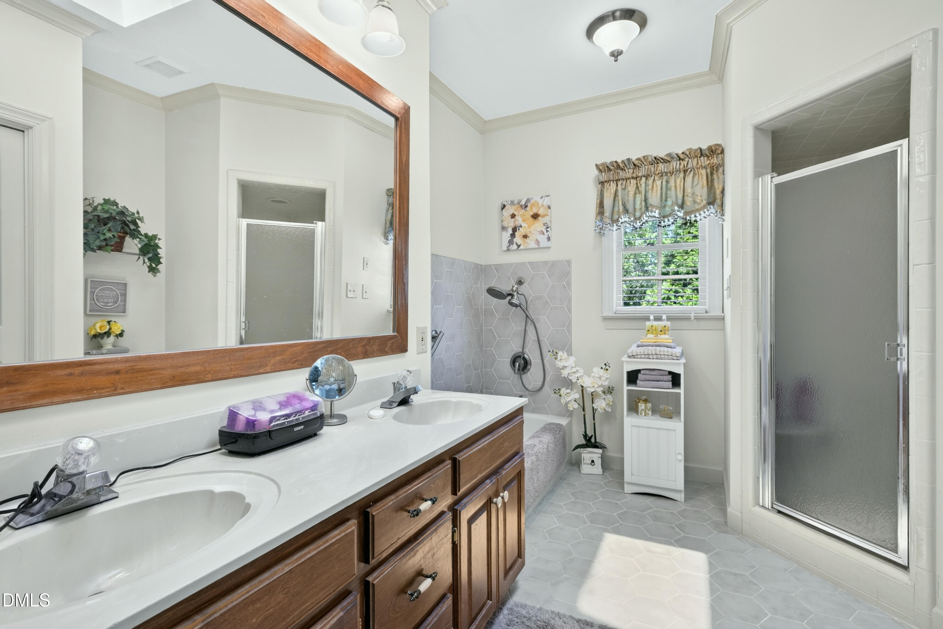 606 Country Lane