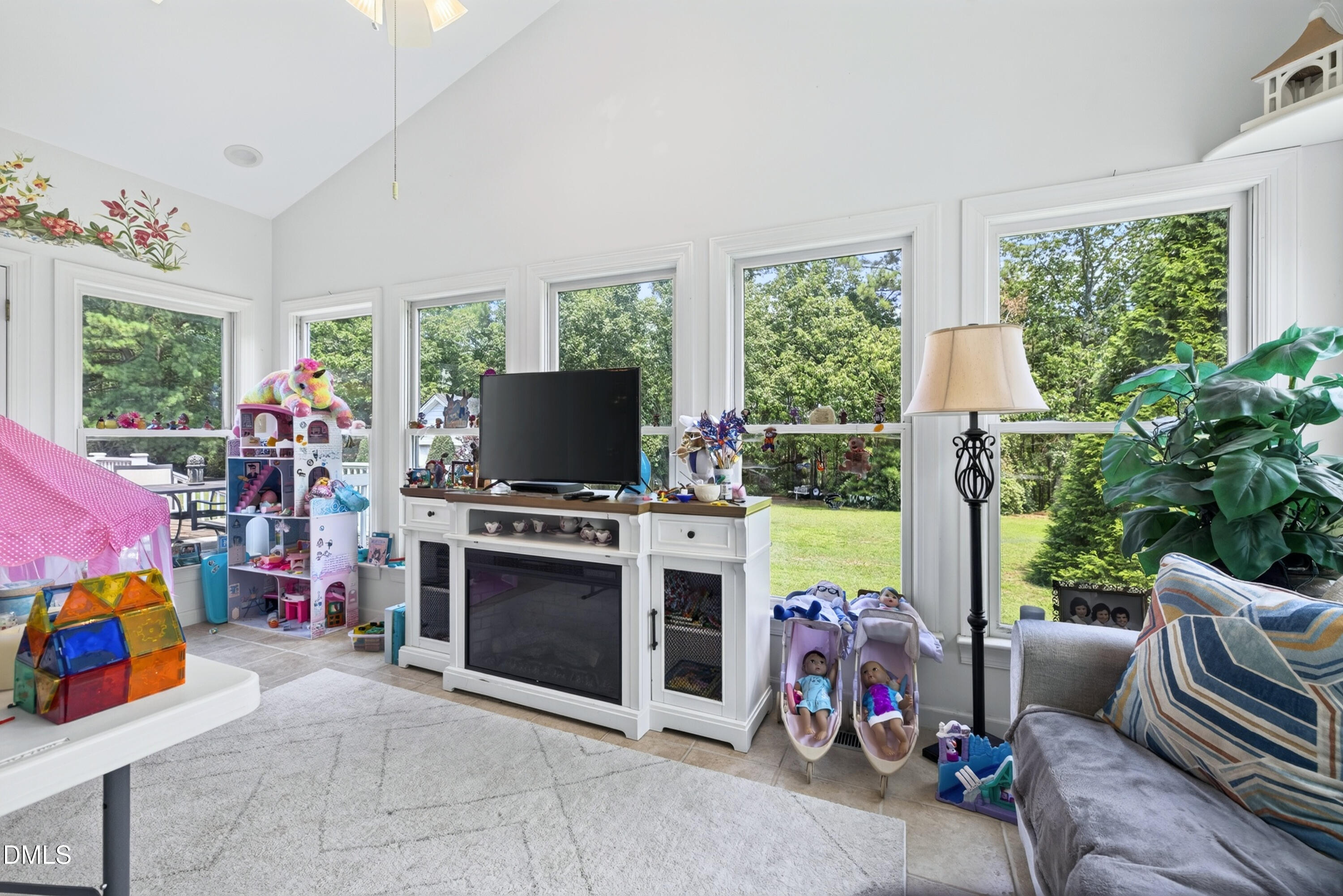 606 Country Lane