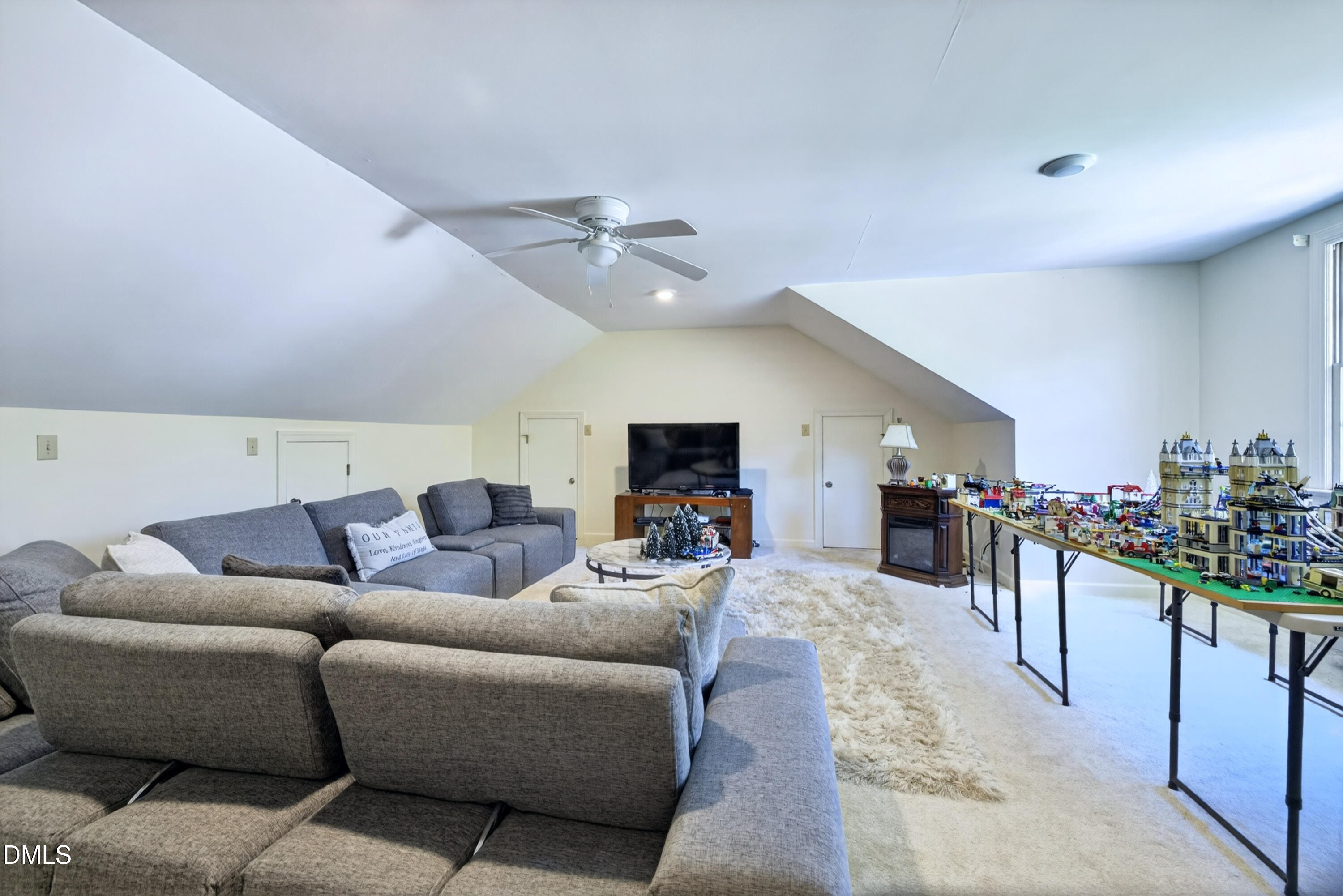 606 Country Lane