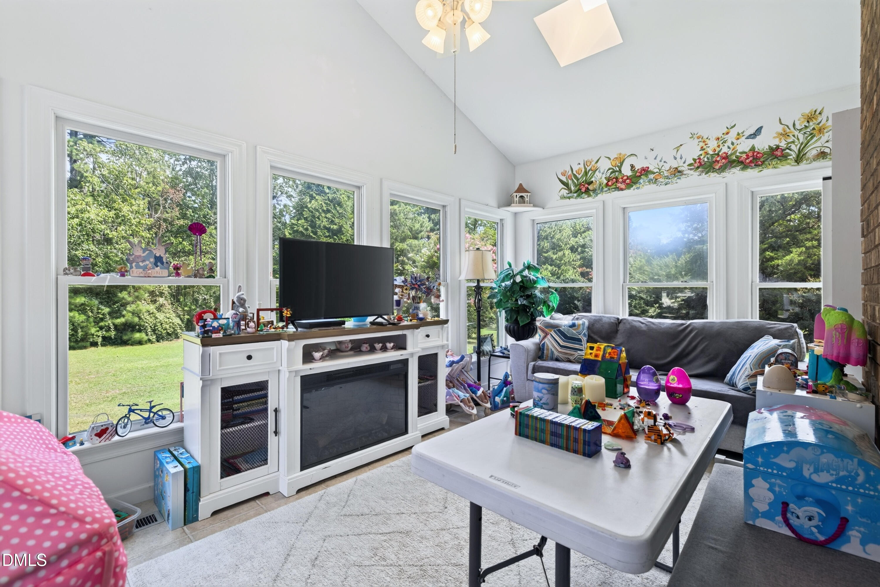 606 Country Lane
