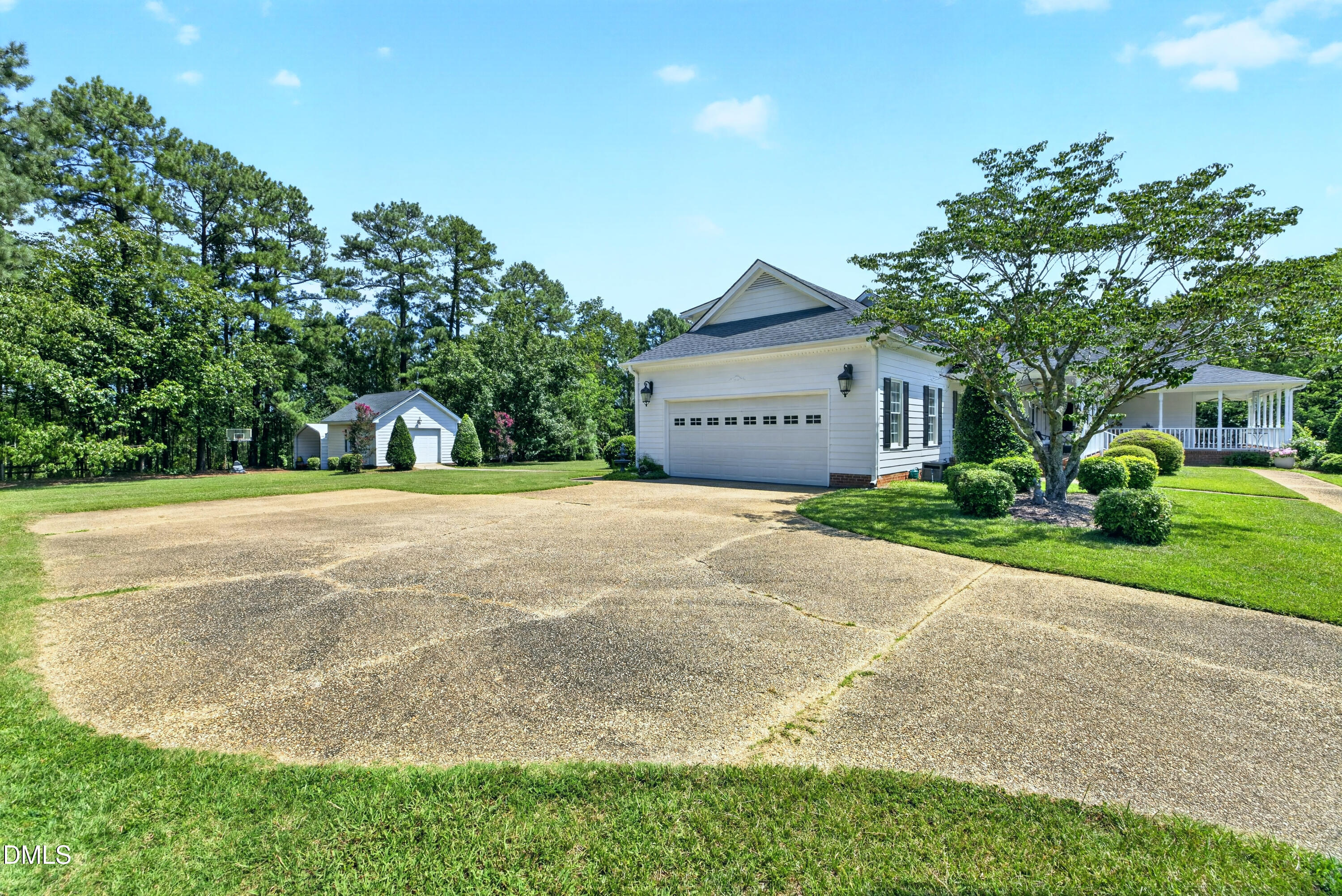 606 Country Lane