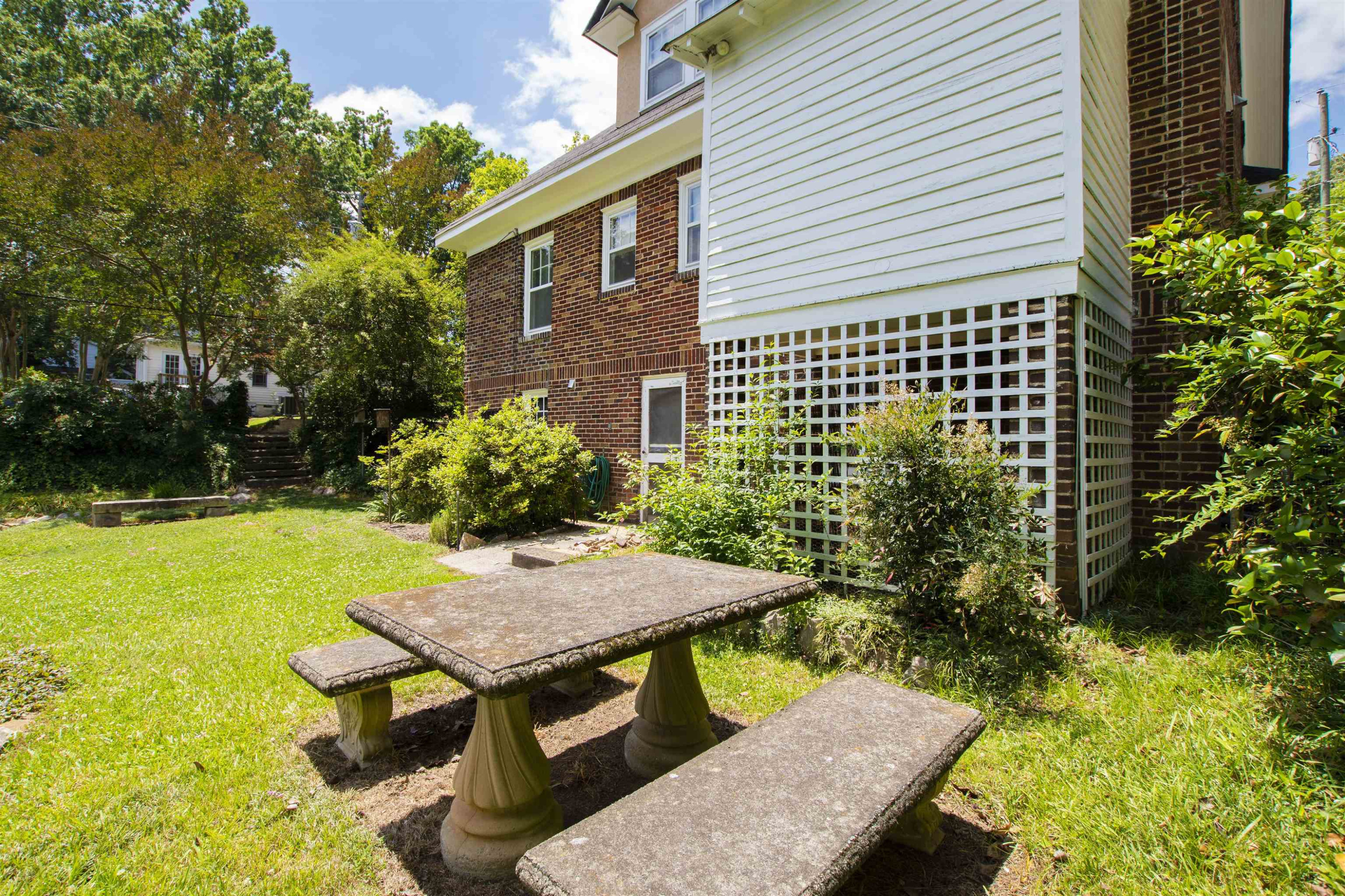 2112 Woodland Avenue