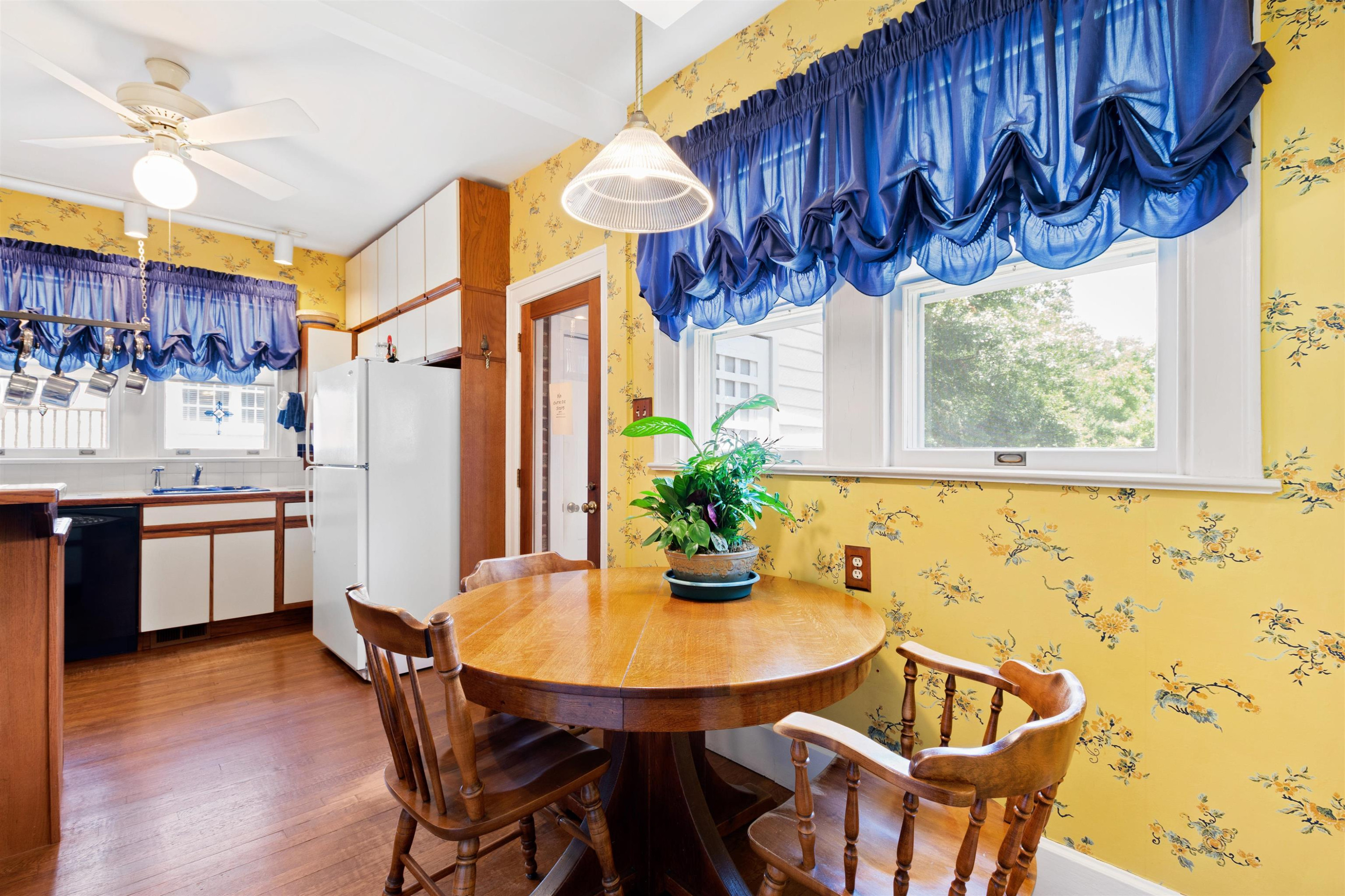 2112 Woodland Avenue