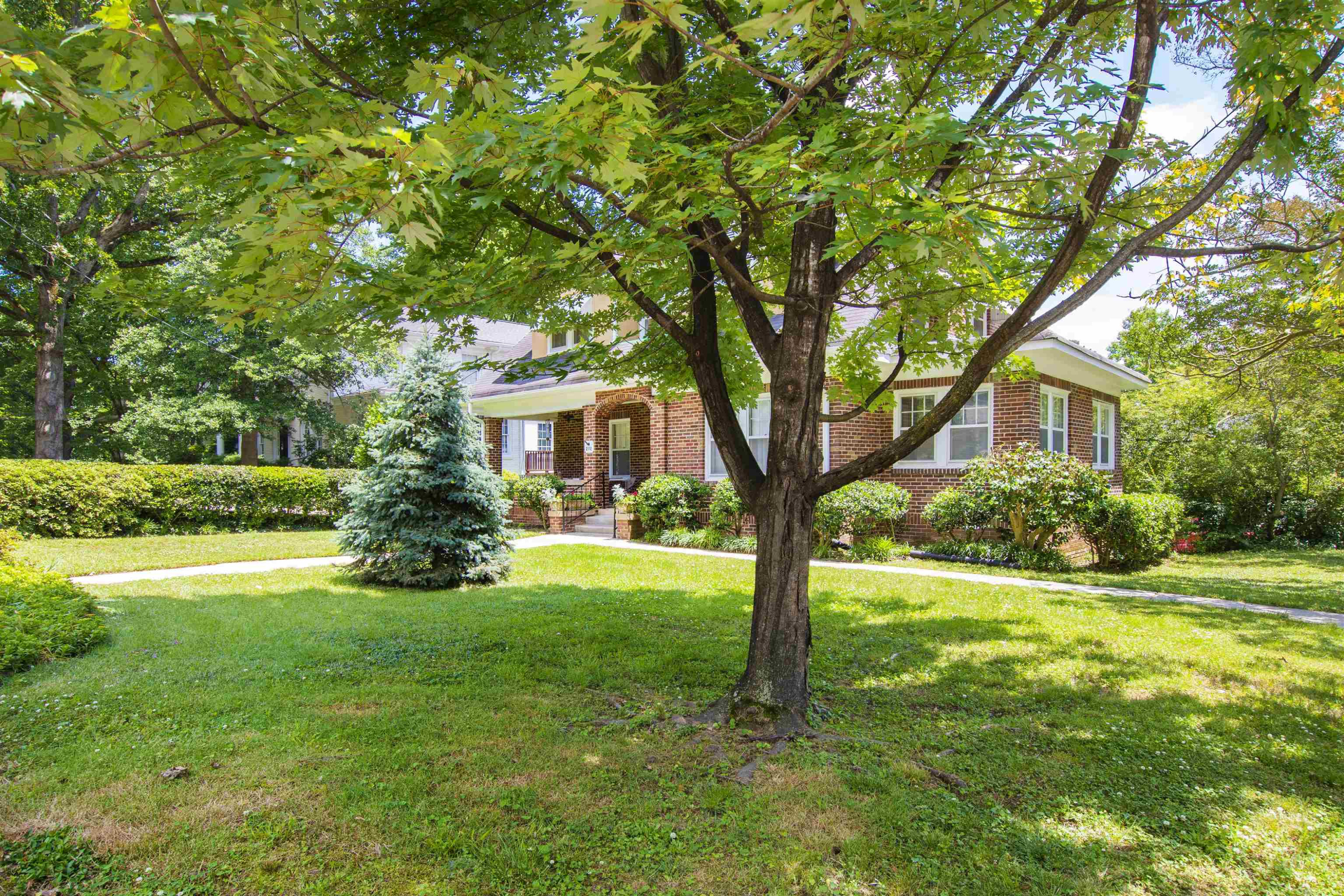 2112 Woodland Avenue