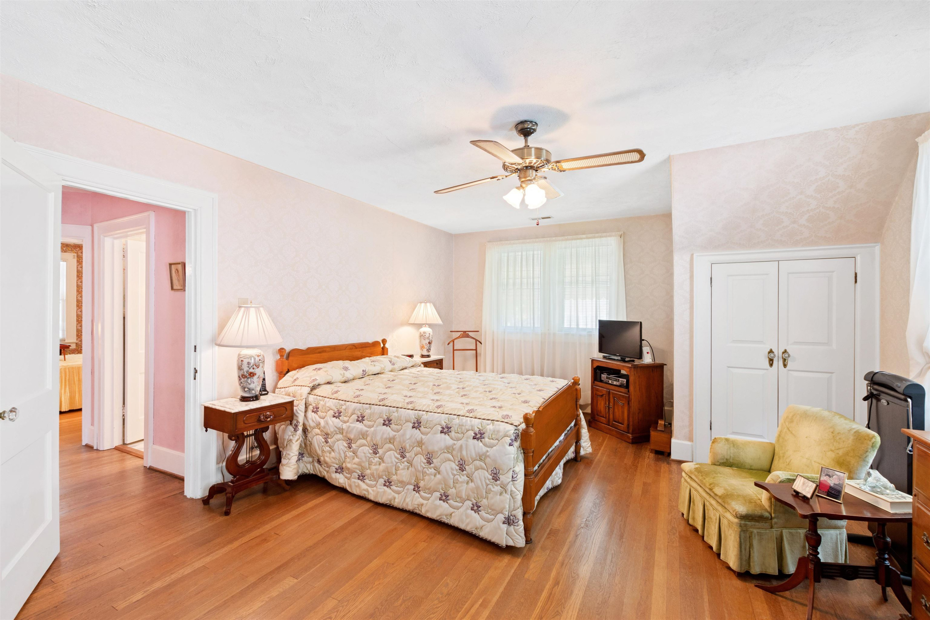 2112 Woodland Avenue