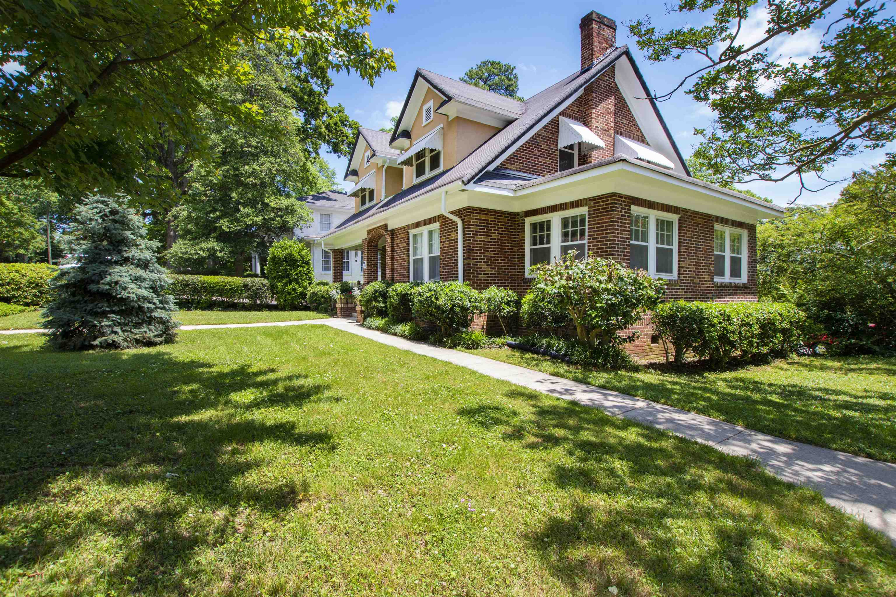 2112 Woodland Avenue