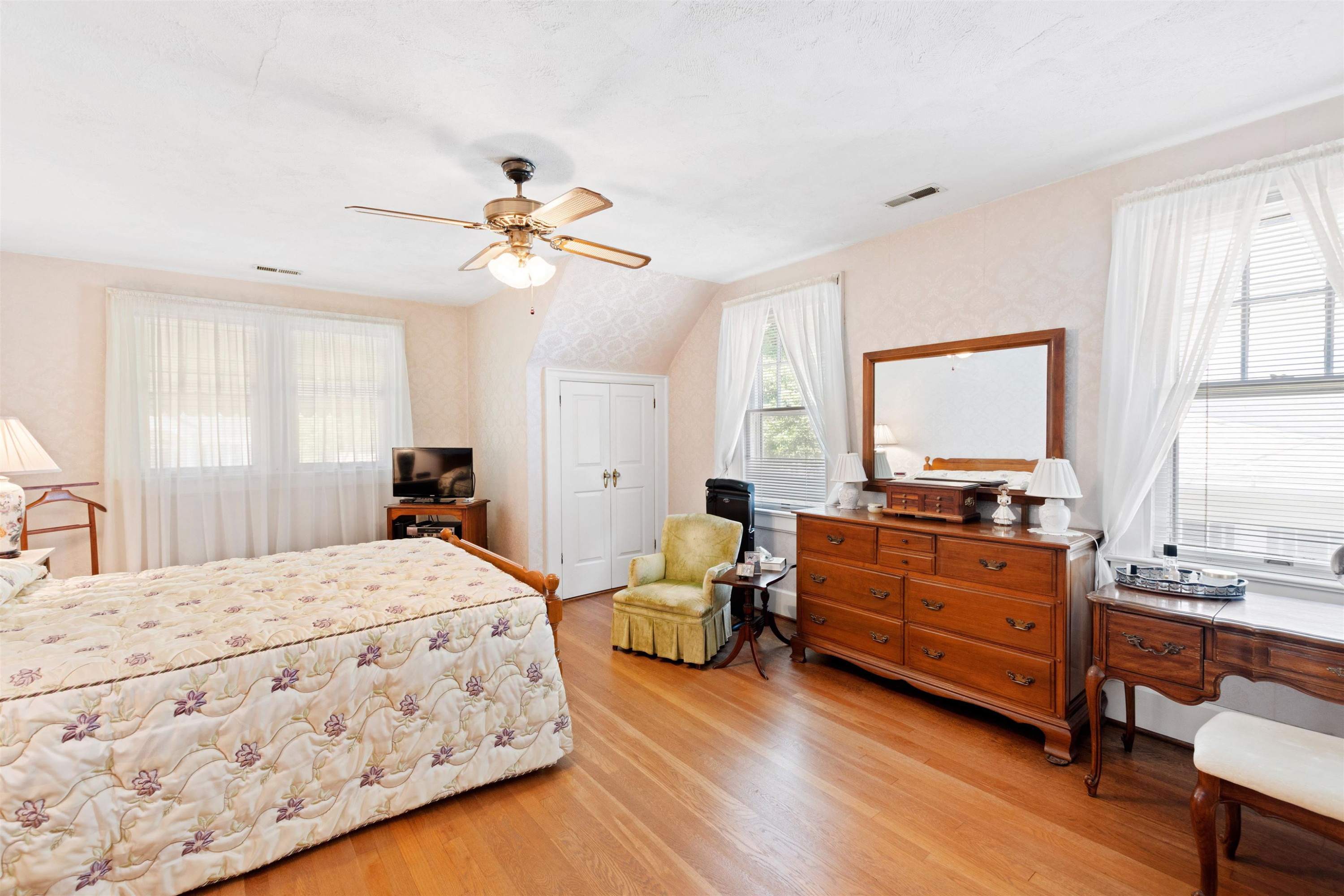 2112 Woodland Avenue