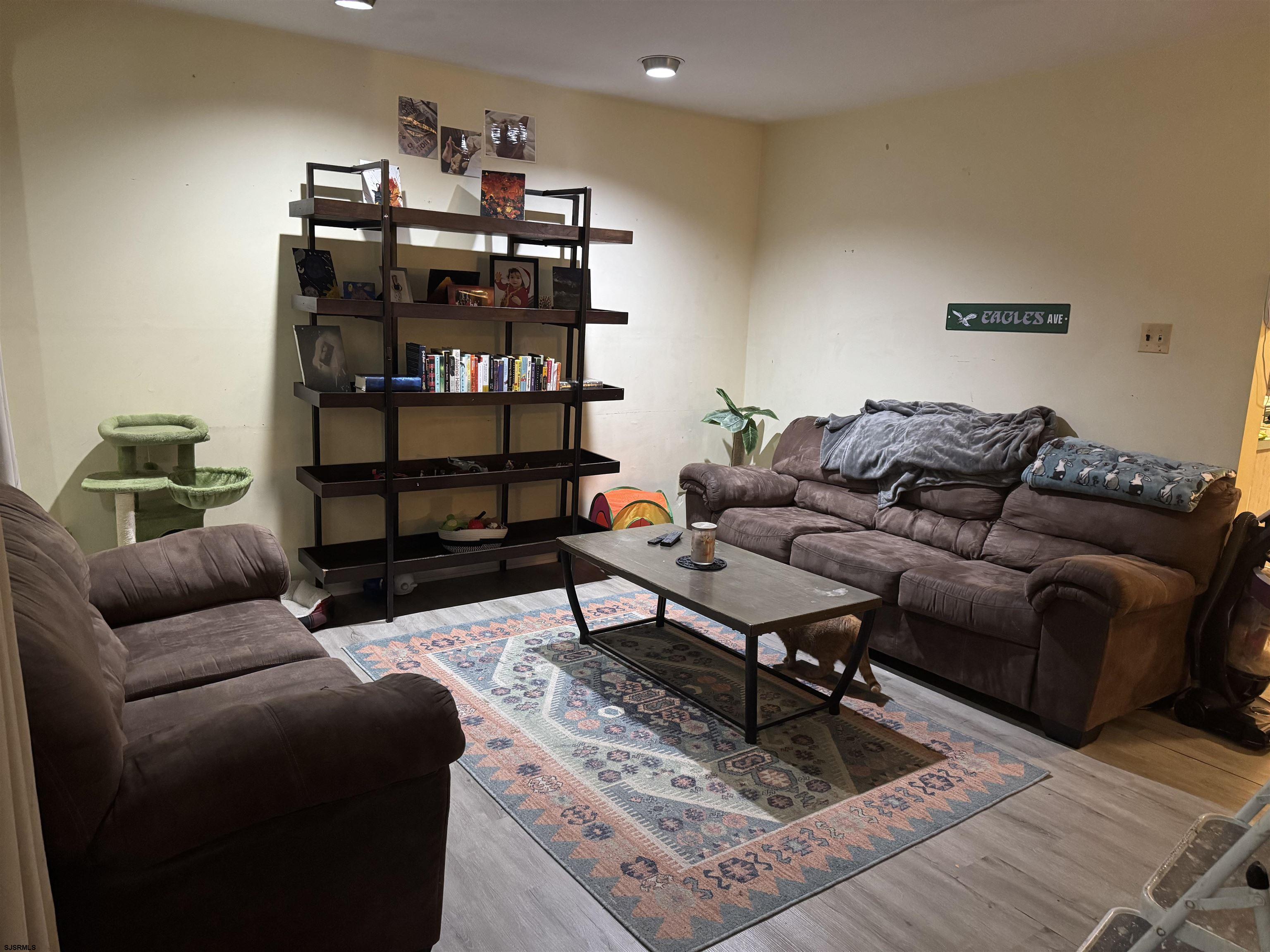 133 E Vernon Ave Ave