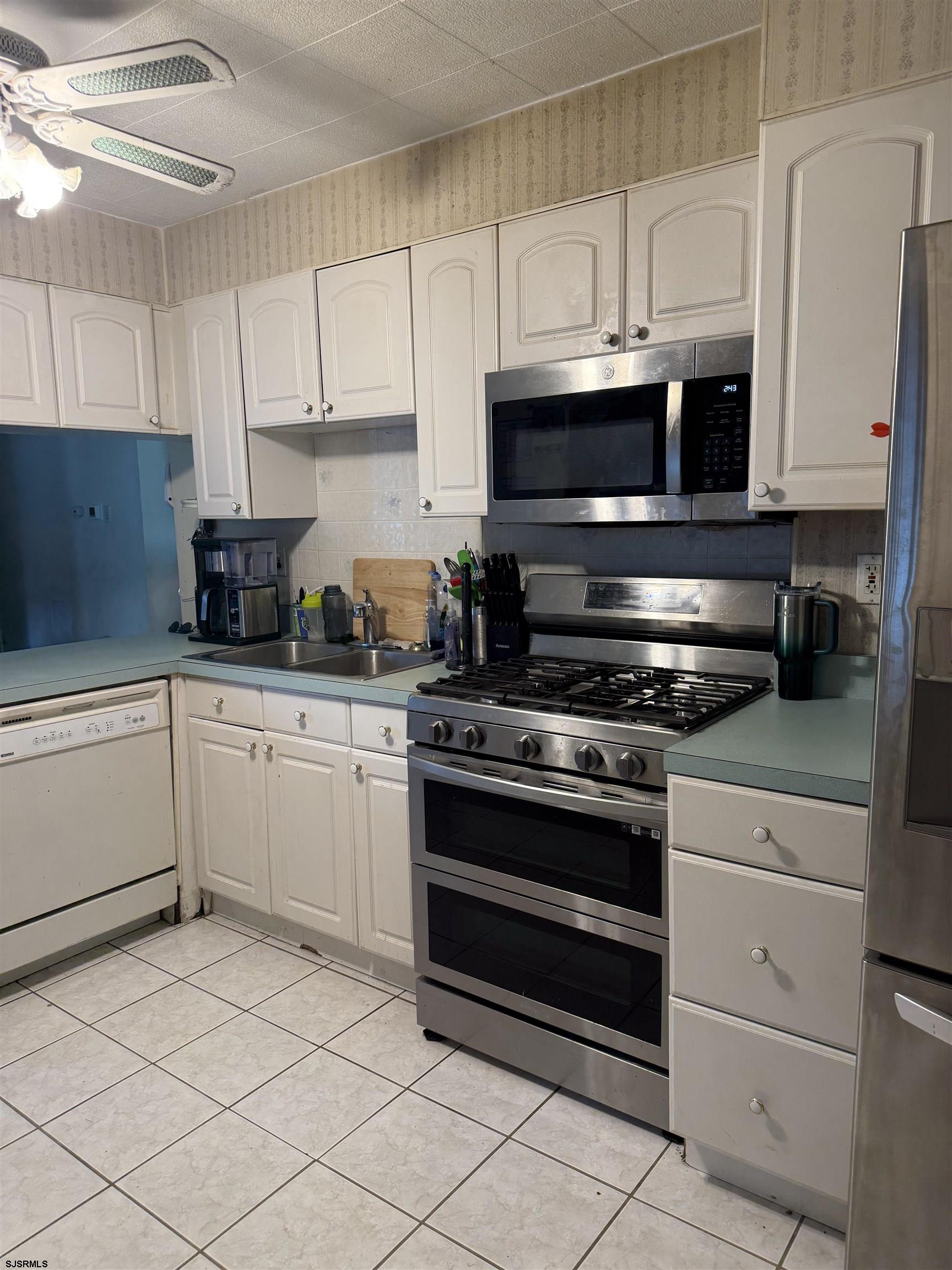 133 E Vernon Ave Ave